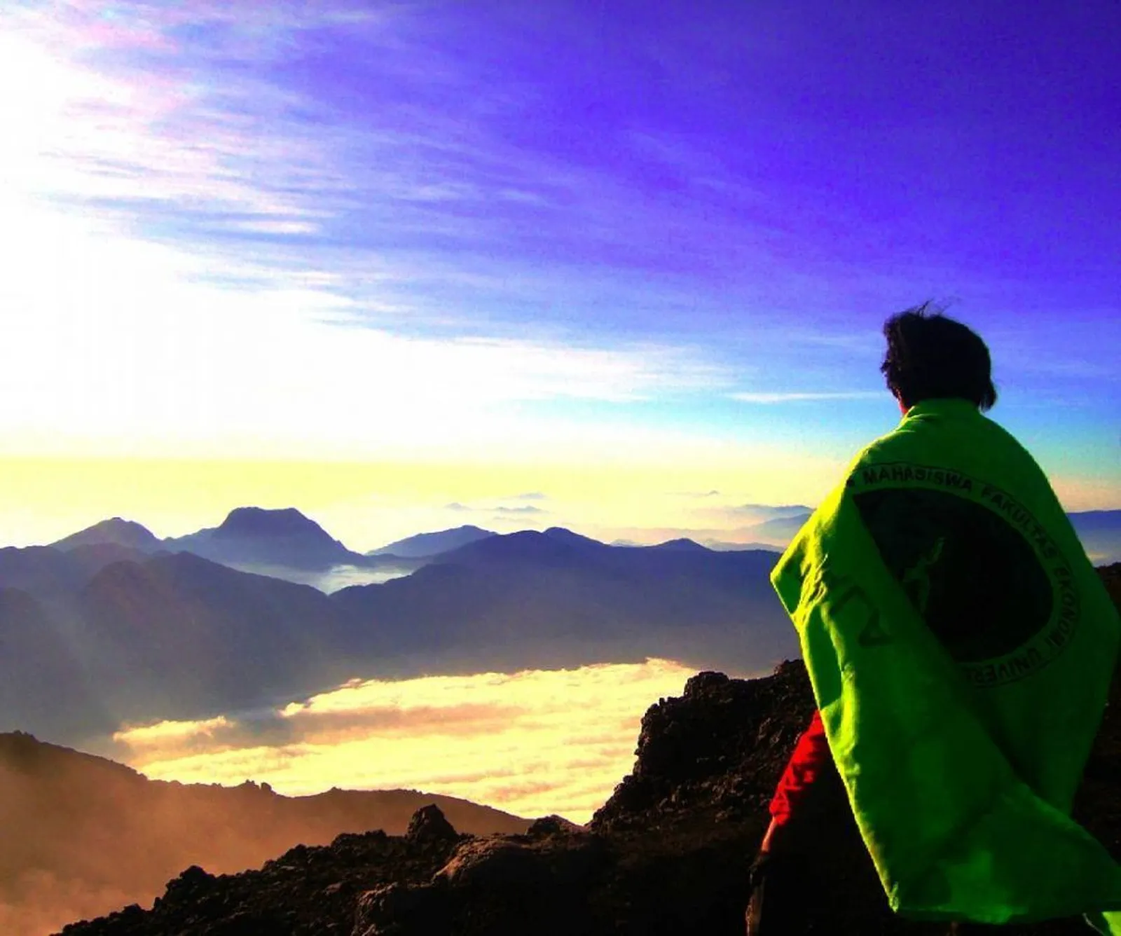 Cerita Mistis 6 Gunung Paling Angker di Indonesia, Seram!