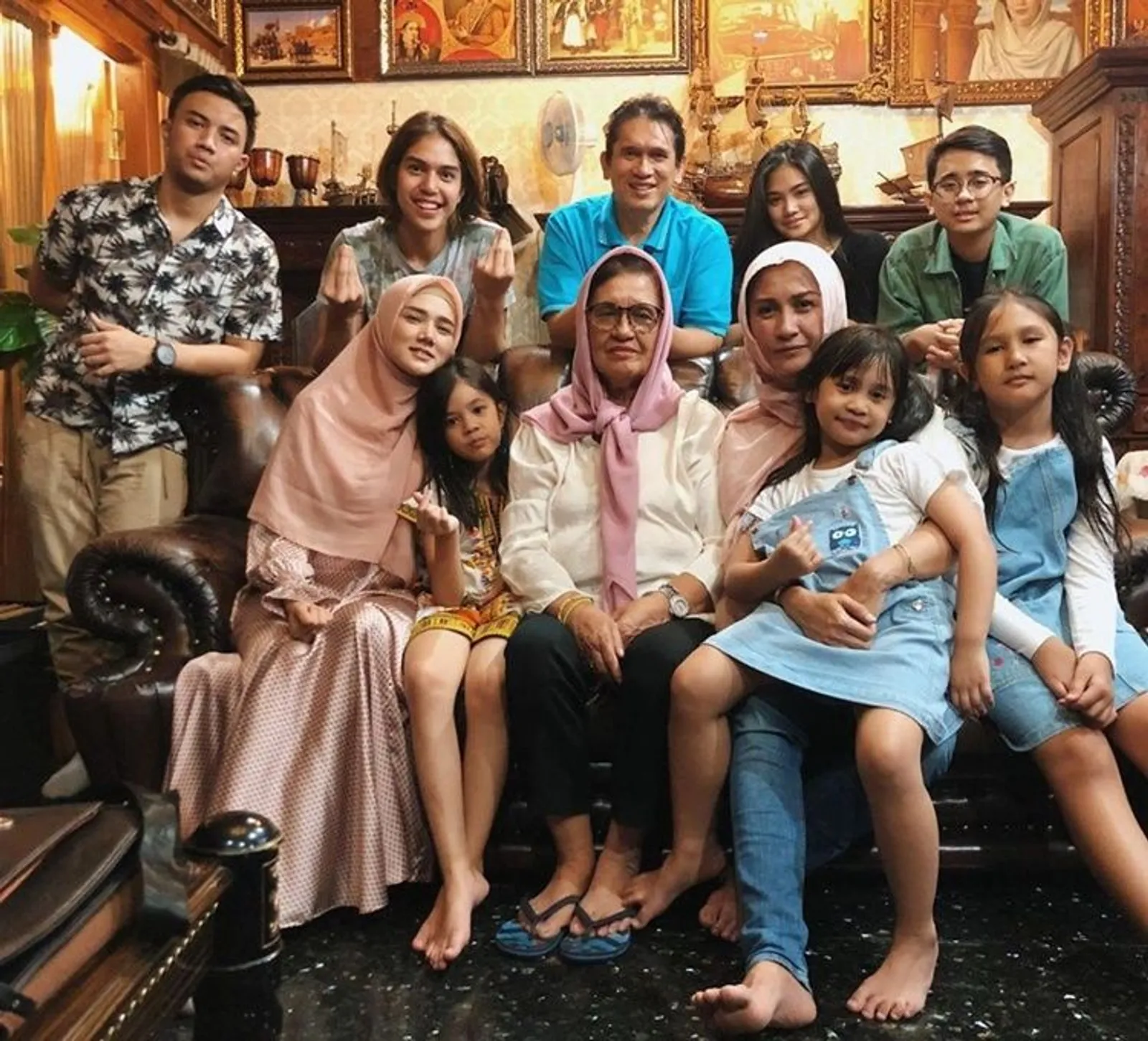 Sayang Keluarga, Ini 10 Bukti El Rumi adalah Sosok Family Man