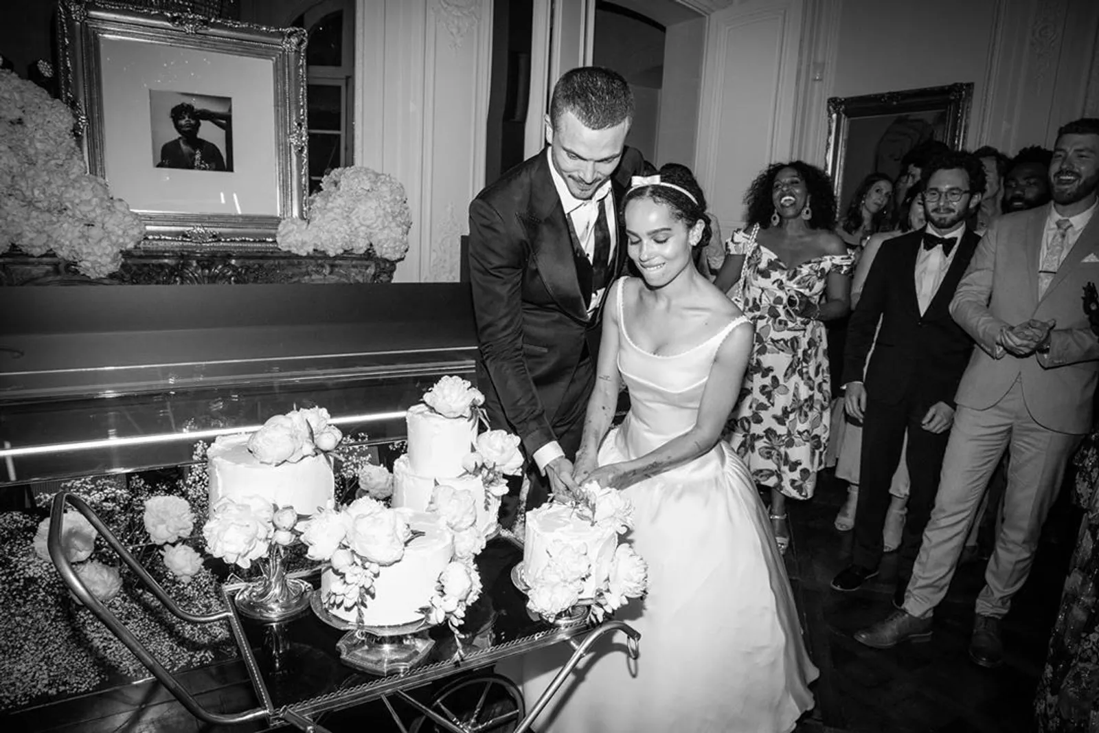 Menikah Diam-diam, Zoe Kravitz Akhirnya Rilis Foto-foto Pernikahannya