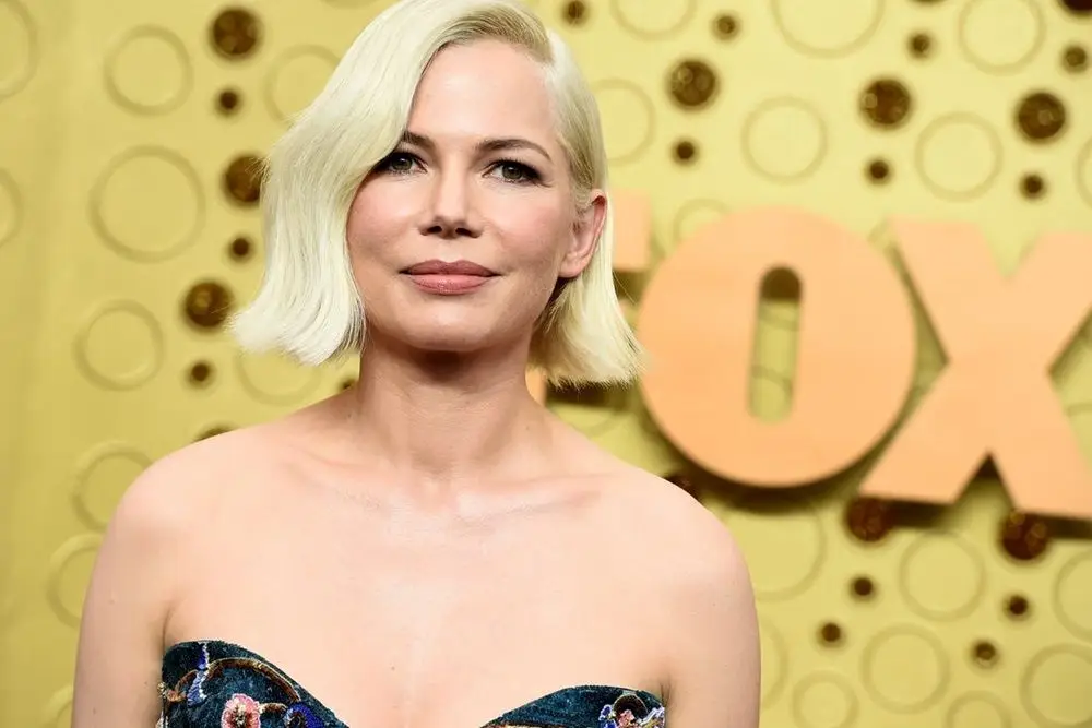 Hidup Bak Roller Coaster, Michelle Williams Cerai, Tunangan, dan Hamil