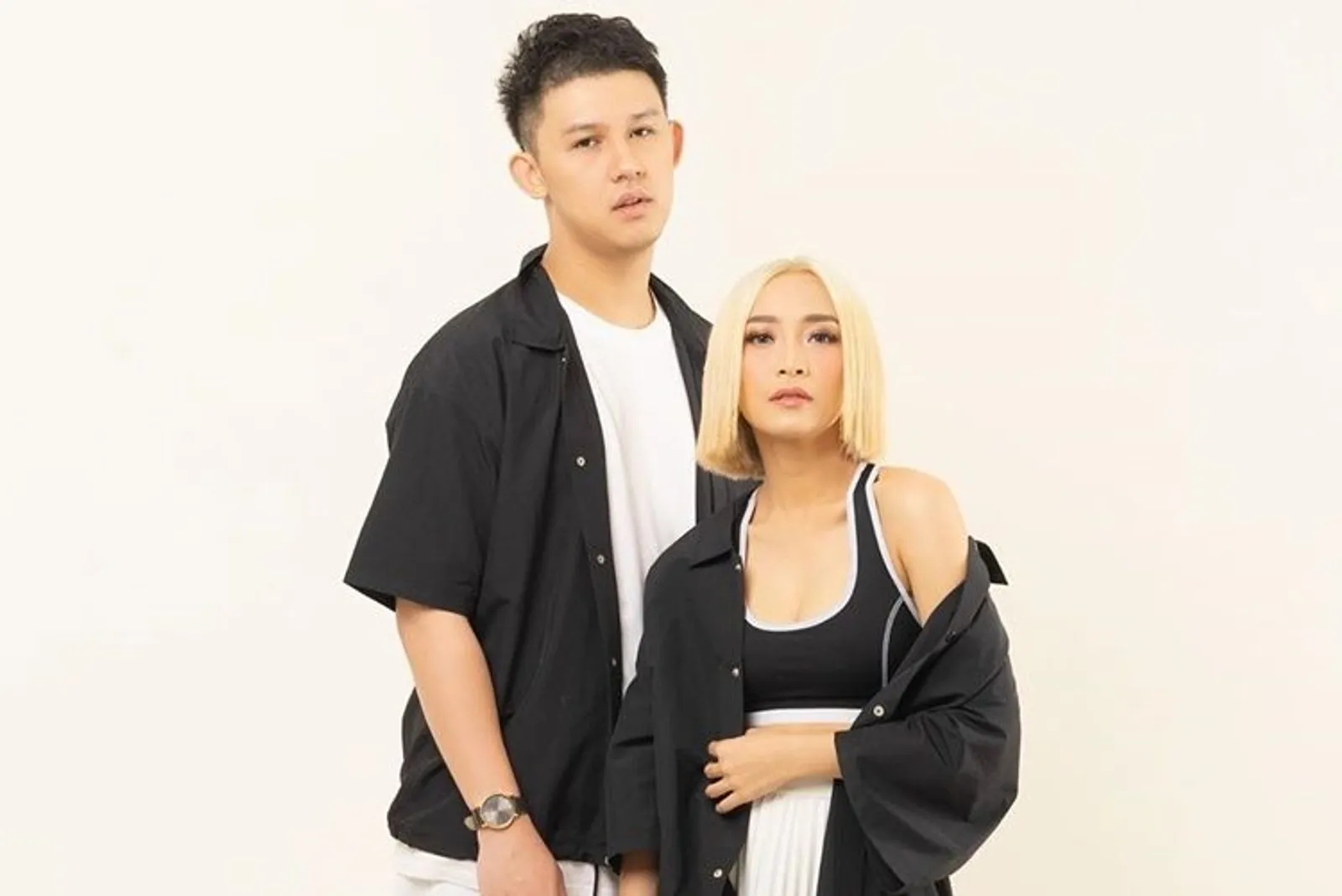 12 Potret Harmonis Keluarga Rinni dan Jevin Julian, Family Goals!