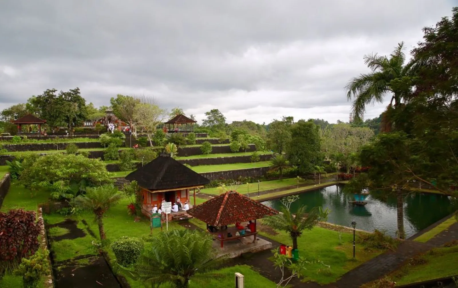 Tak Hanya Pantai, Lombok Juga Punya 6 Lokasi Wisata Ini Lho!