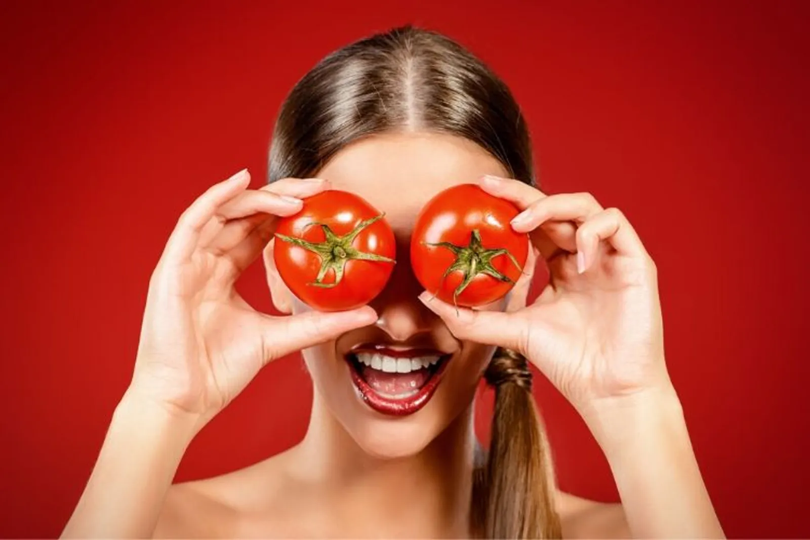 Atasi Jerawat Hingga Kulit Kusam, Ini 11 Cara Membuat Masker Tomat