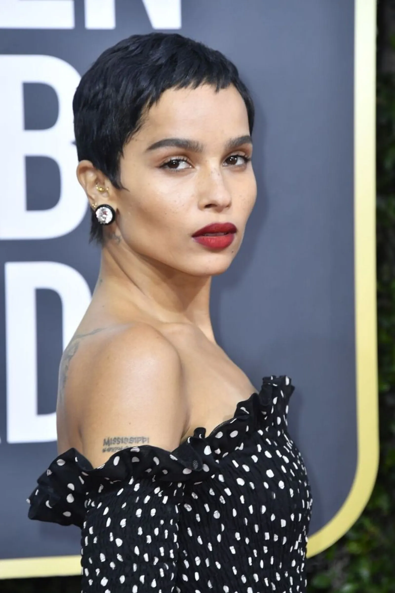 9 Gaya Makeup dan Rambut Terbaik di Golden Globes 2020
