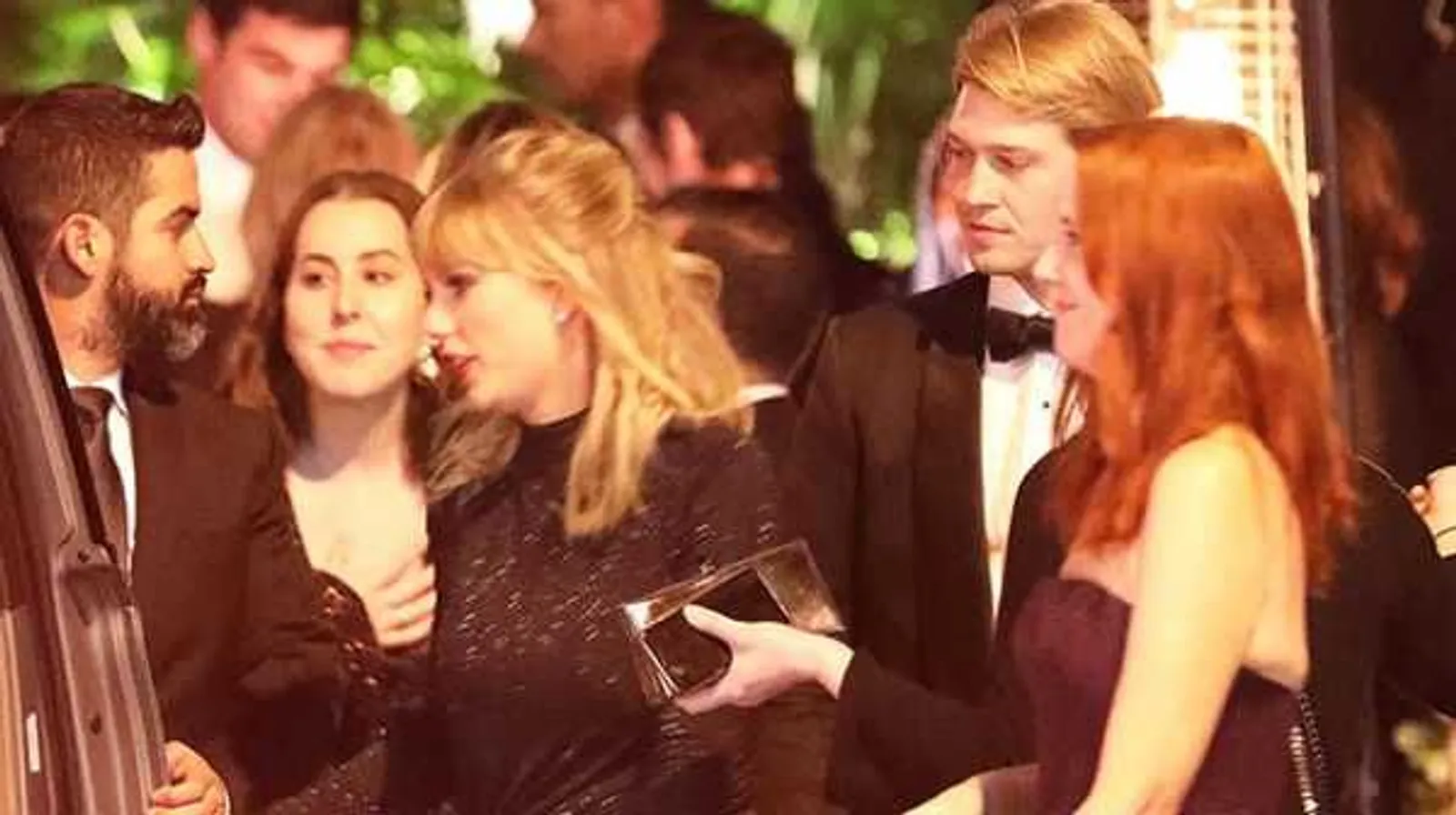 Intip Momen Mesra Taylor Swift dan Joe Alwyn di Golden Globes 2020