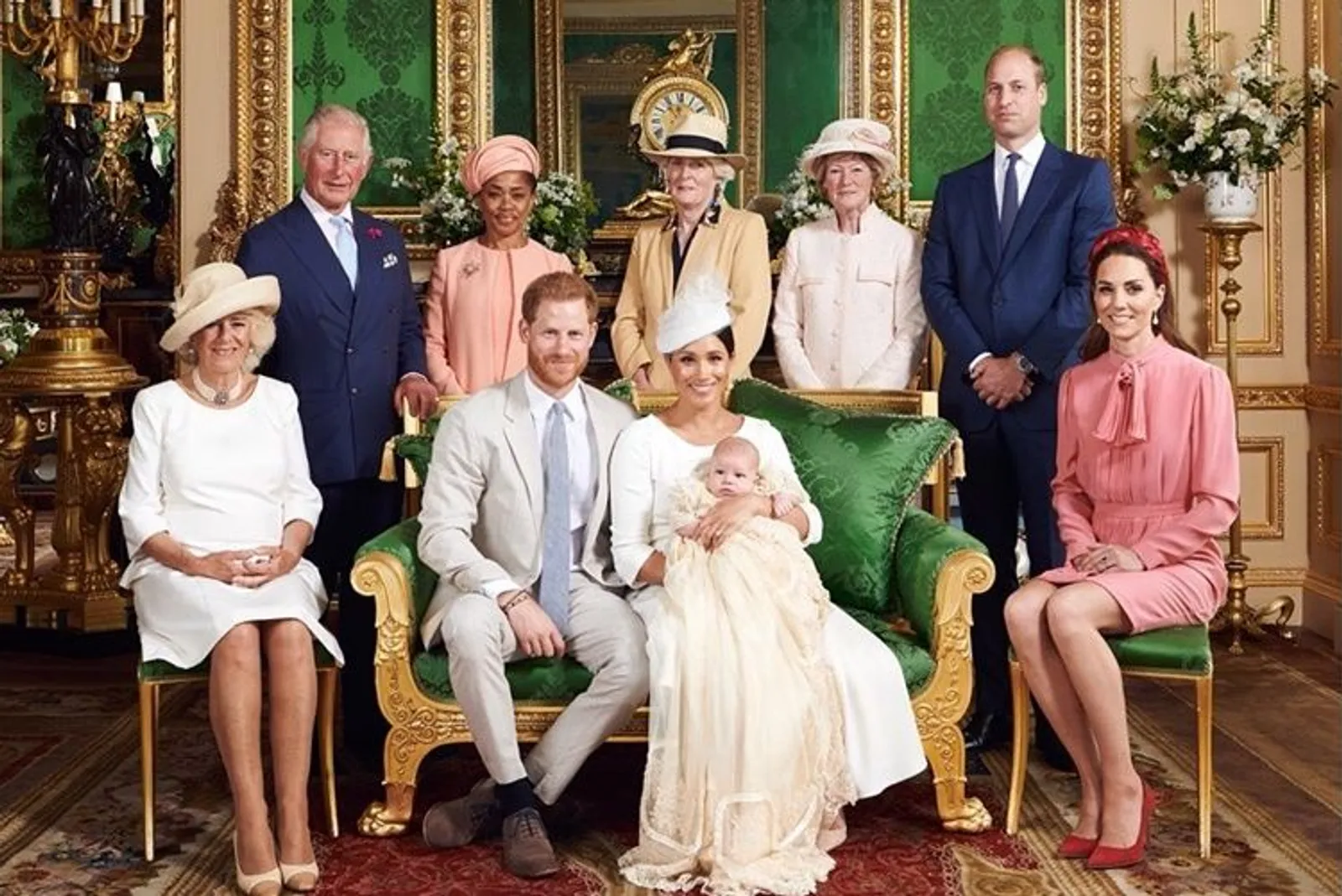 Pangeran Harry & Meghan Markle Umumkan Mundur dari Kerajaan Inggris