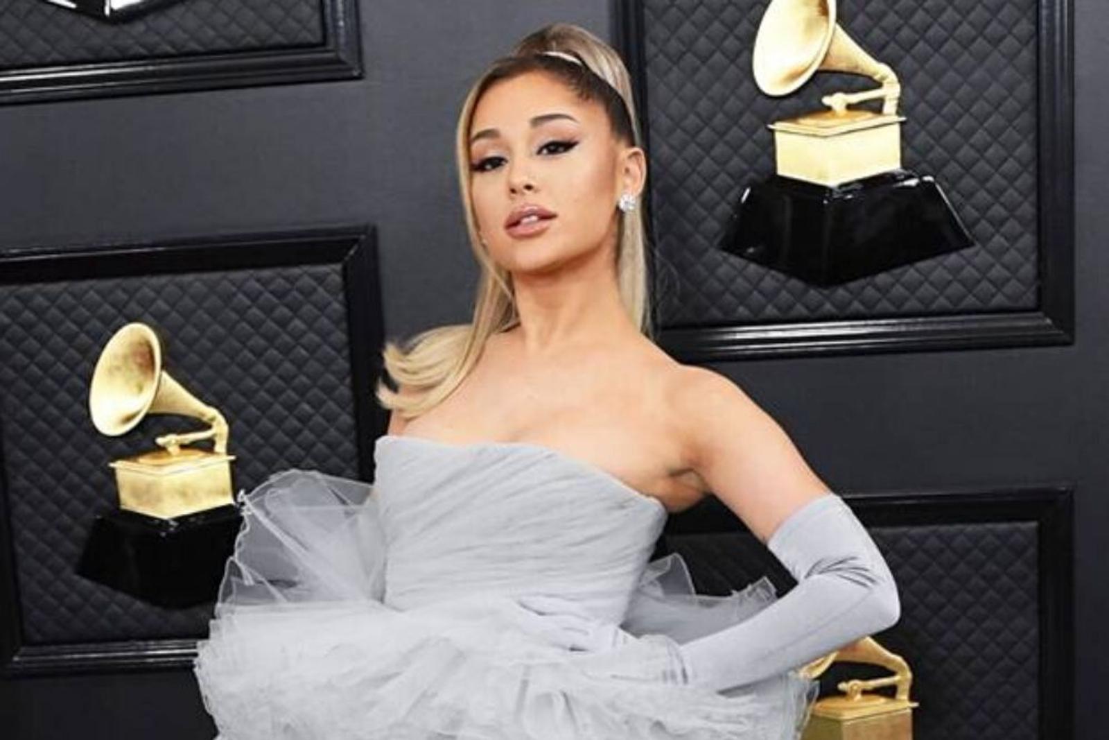 Ini 10 Gaya Makeup Seleb yang Paling Memesona di Grammy Awards 2020