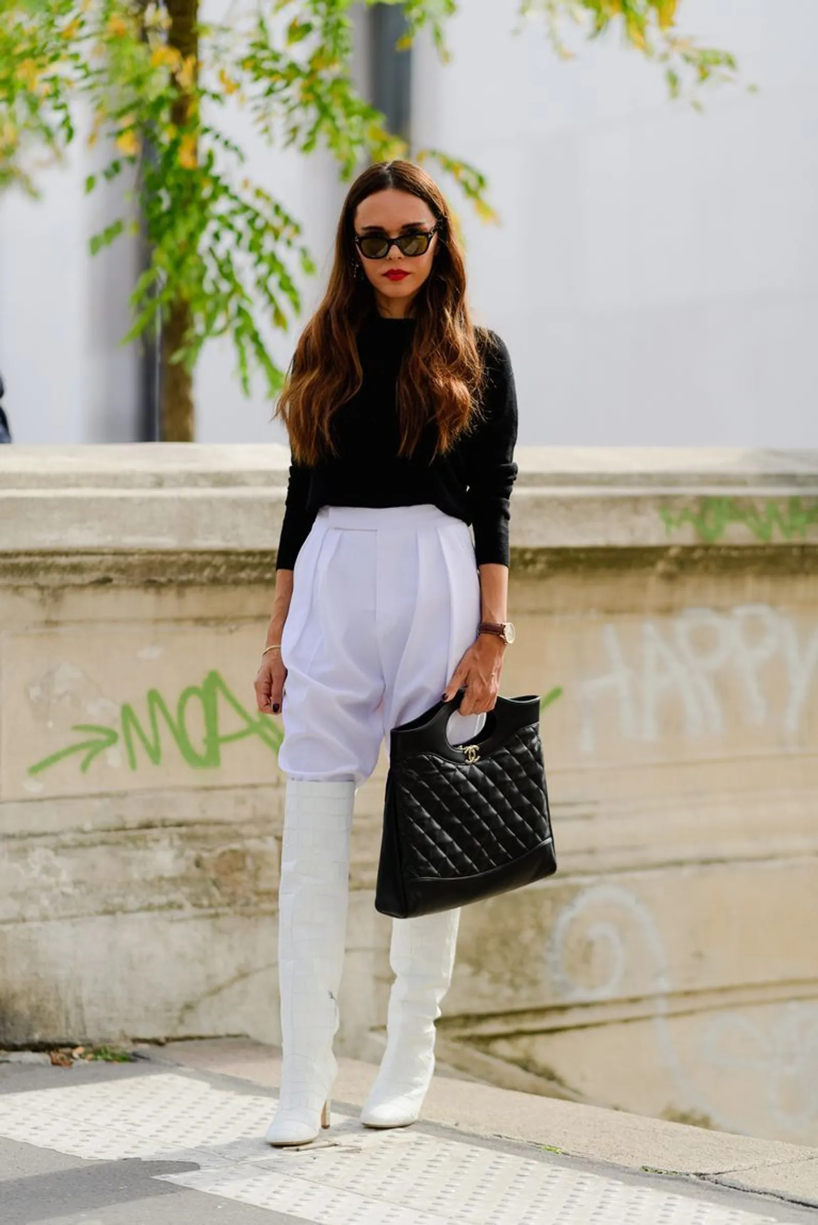 Tips Mudah Membuat Outfit Warna Putih Jadi Semakin Menarik 