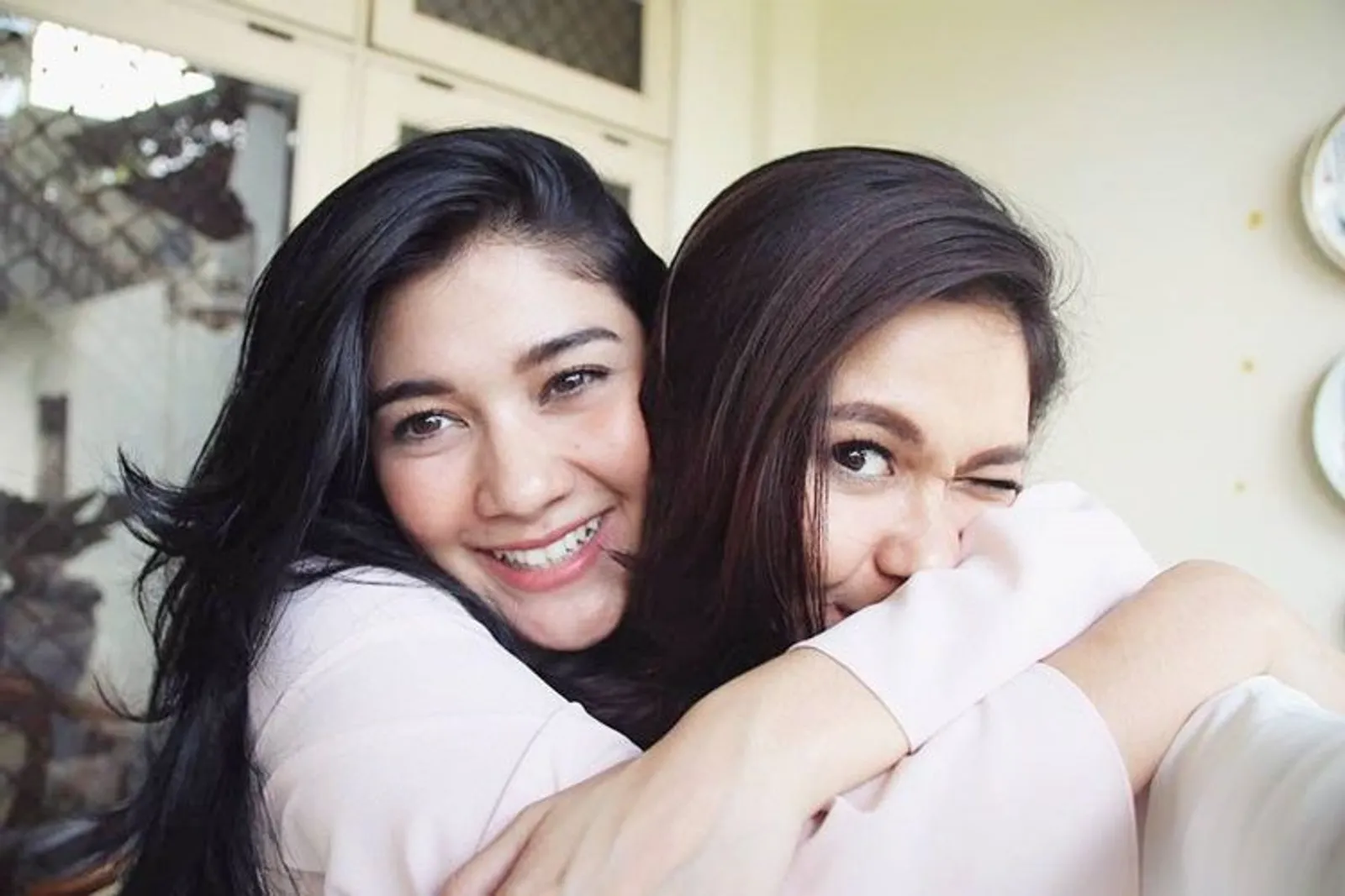 Sibling Goals! Ini 10 Bukti Kekompakan Naysila dan Nana Mirdad