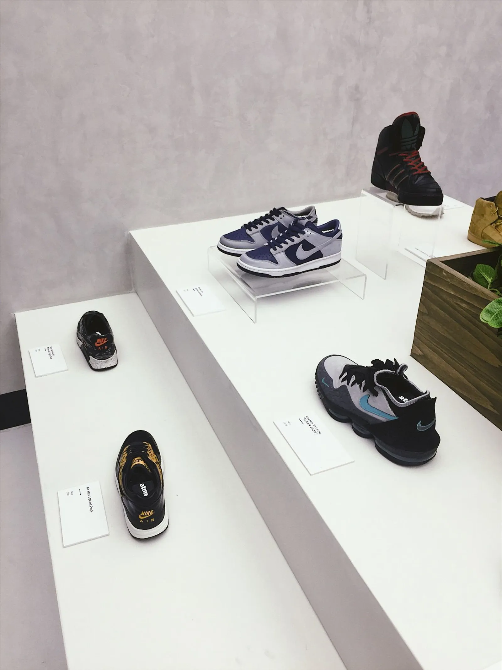 Ini Koleksi Lengkap Rare Sneakers Atmos yang Ada di Plaza Indonesia!