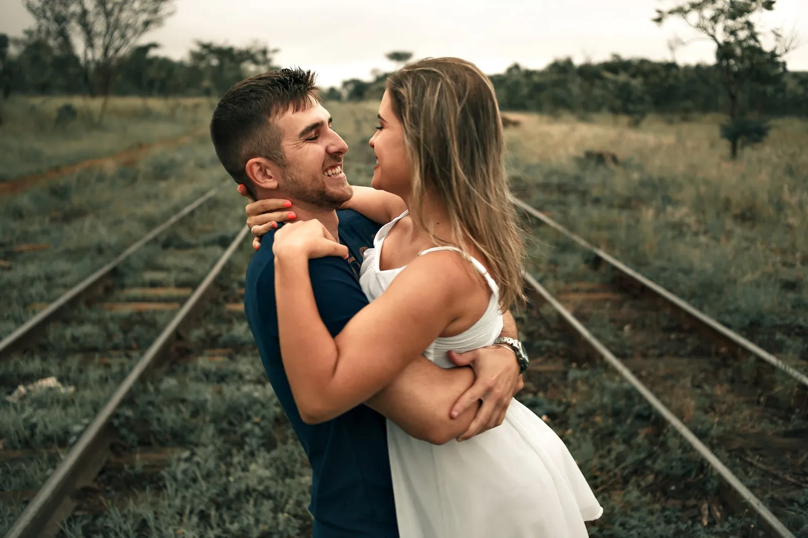 7 Tanda Kamu Punya Koneksi Spiritual Mendalam dengan Pasangan
