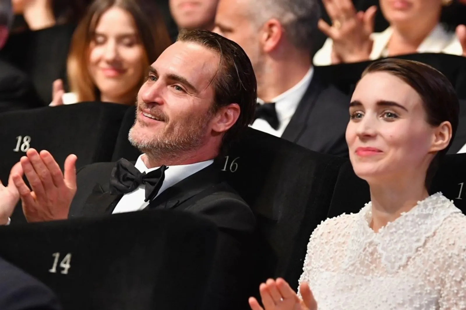 Intip Manisnya Perjalanan Cinta Joaquin Phoenix dan Rooney Mara