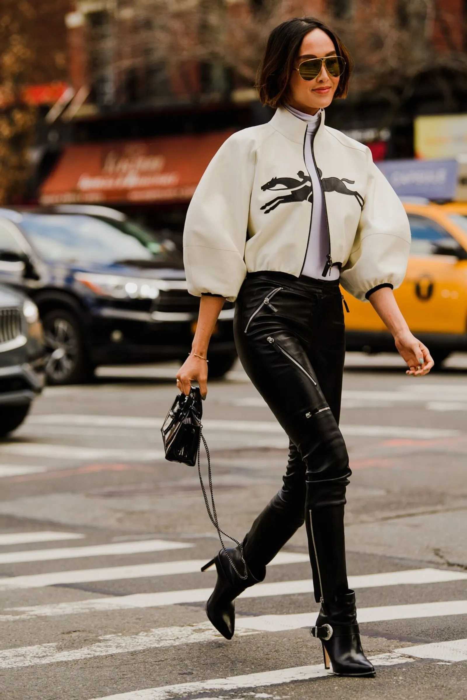 Leather Outfit jadi Trend di New York Fashion Week 2020, Berani Coba?