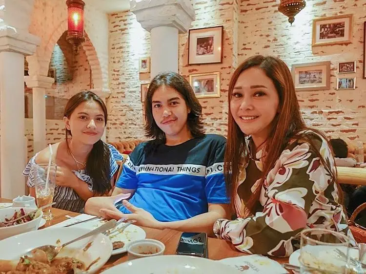 Penyayang, 11 Foto Ini Bukti El Rumi Dekat Banget dengan Maia Estianty