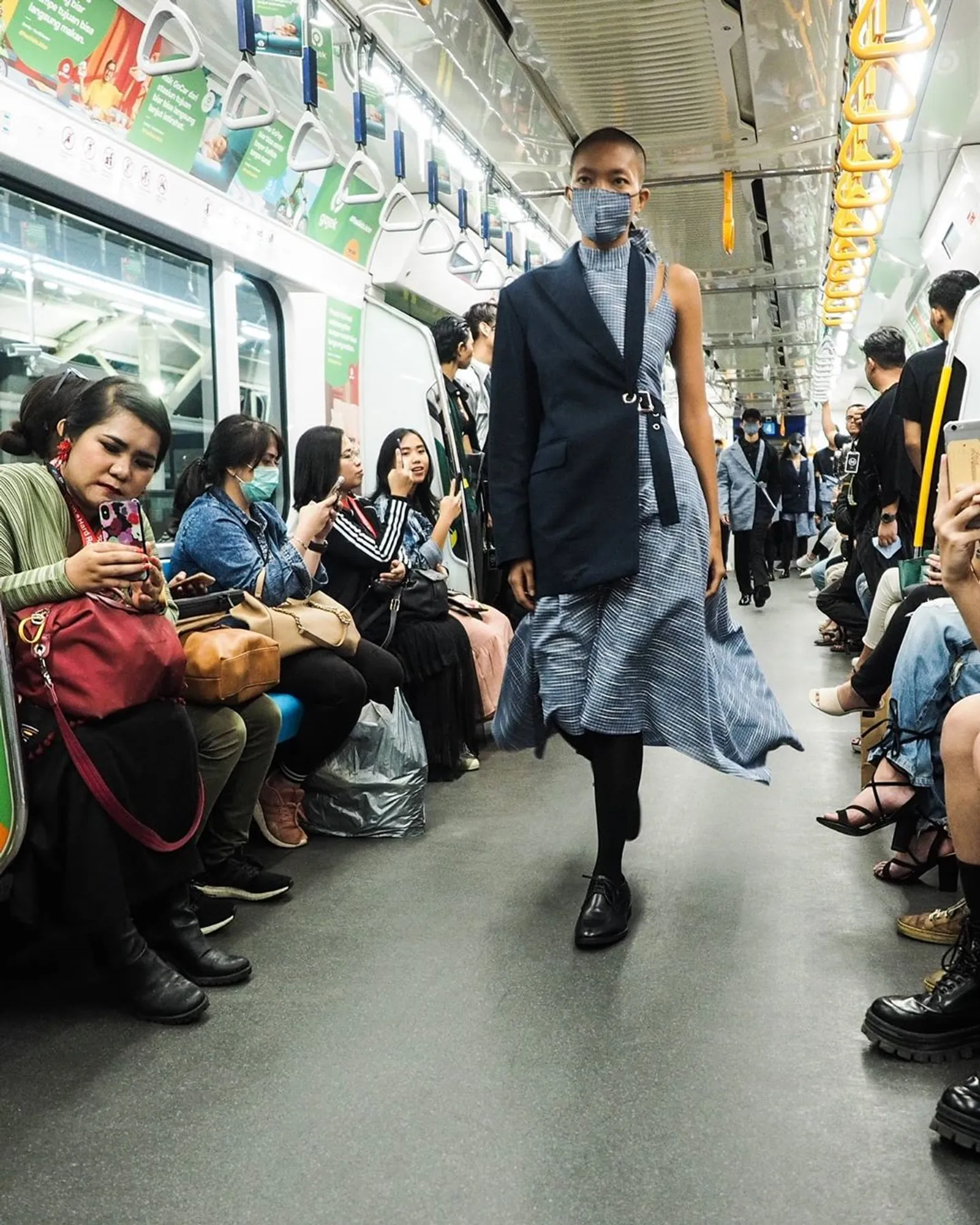 Uniknya Fashion Rocks 2020: Peragaan Busana Pertama di MRT Jakarta