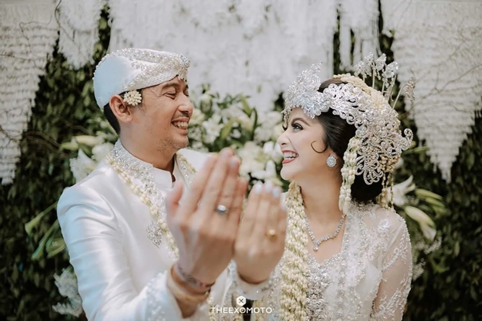 Menikah Lagi, Ini 12 Foto Pernikahan Tiwi Eks 'T2' dan Arsyad Rahman