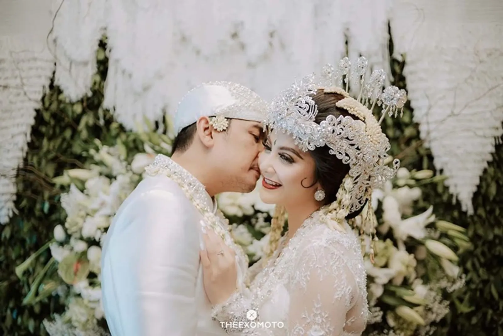 Menikah Lagi, Ini 12 Foto Pernikahan Tiwi Eks 'T2' dan Arsyad Rahman