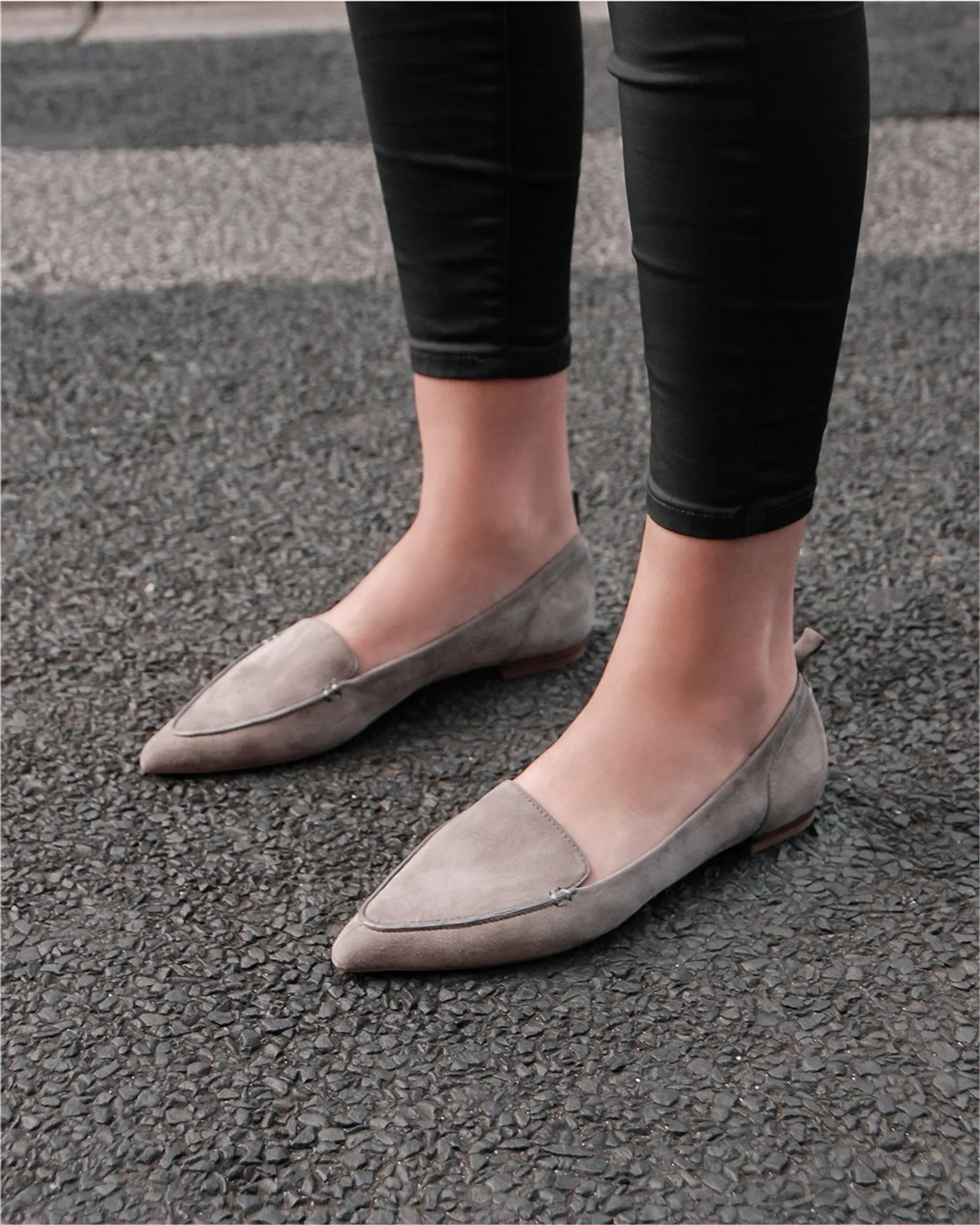 Cara Paling Mudah dan Cepat Mencuci Flat Shoes