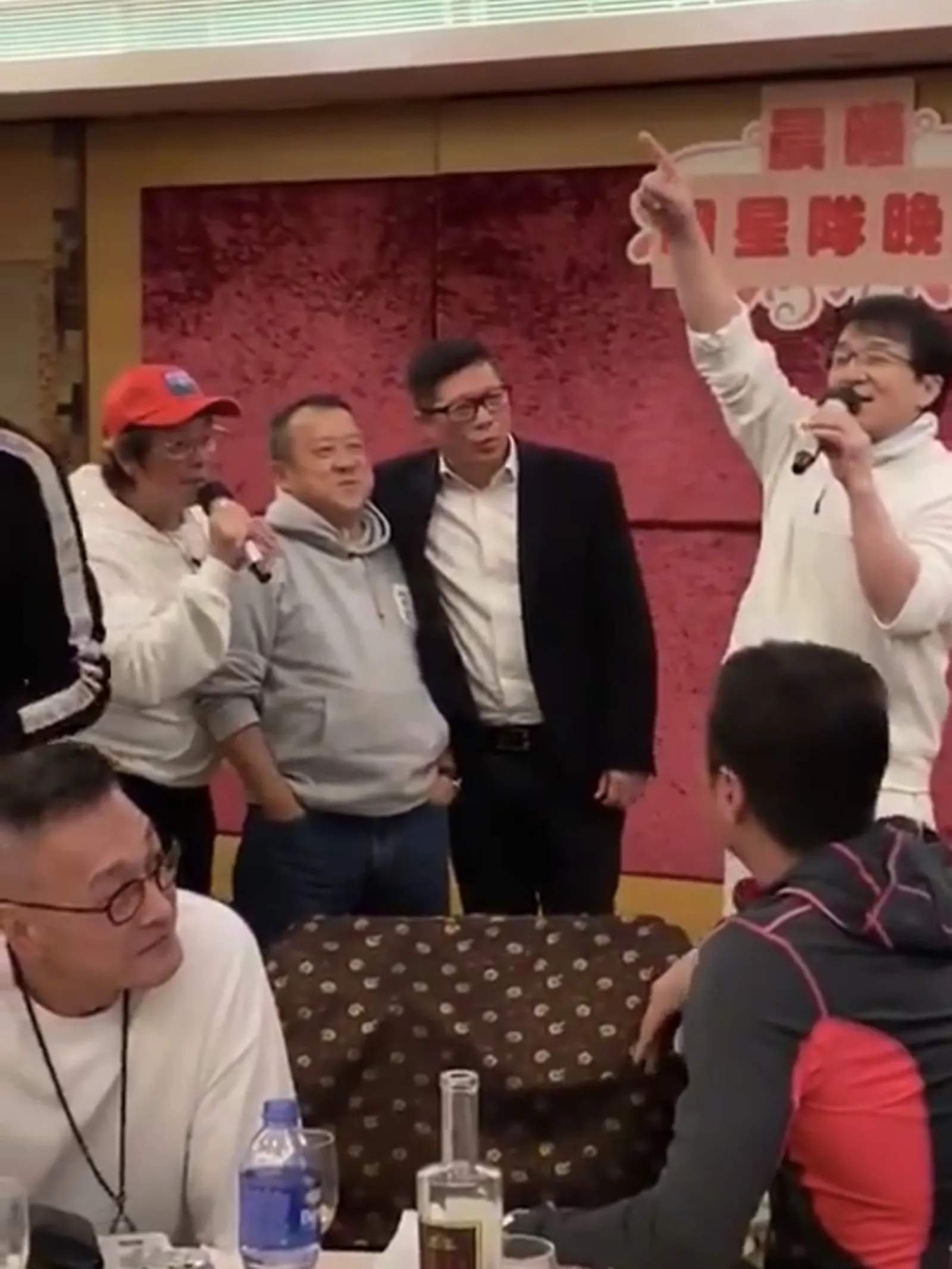 Datang ke Pesta, Jackie Chan Diduga Tertular Virus Corona