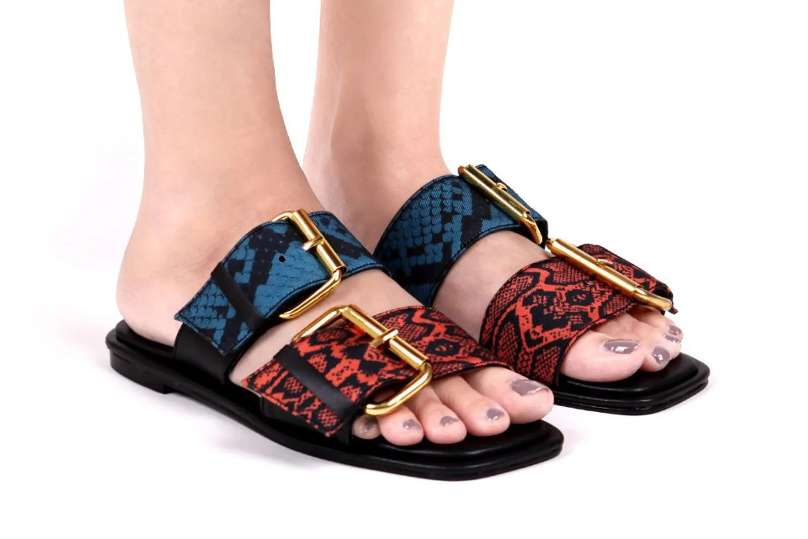 #PopbelaOOTD: Sandal yang Cocok Kamu Pakai Saat Musim Hujan