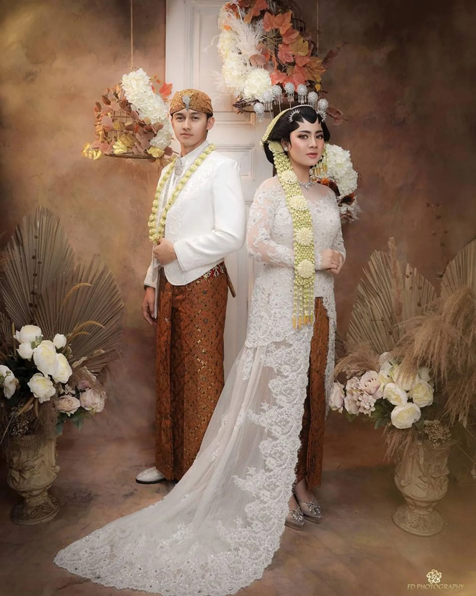 Romantis! Ini Foto-foto Pre-Wedding Hito Caesar & Felicya Angelista