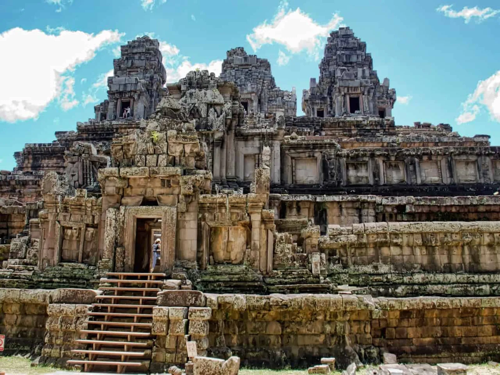 5 Kuil Wajib Kamu Kunjungi Saat Wisata ke Kamboja