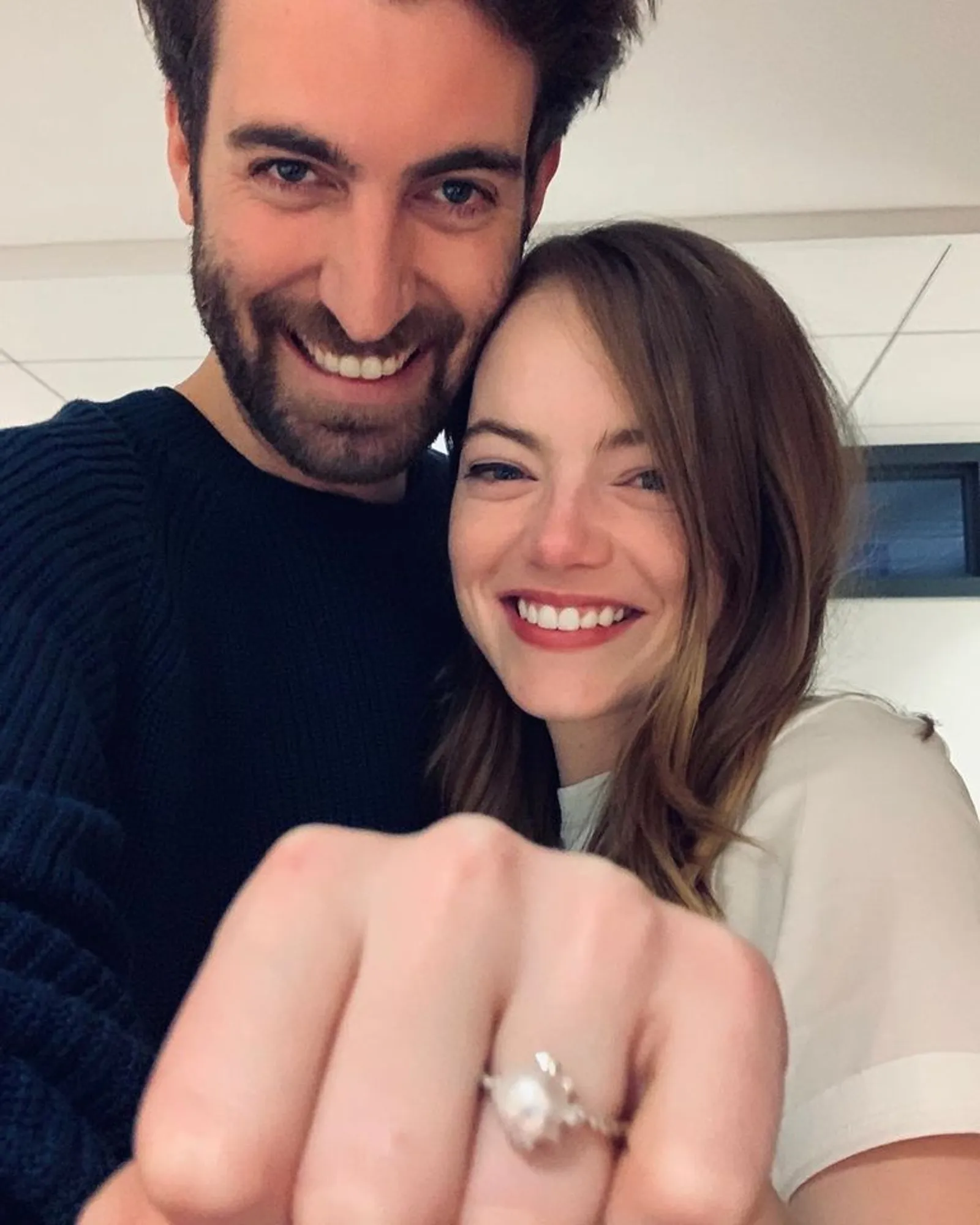 Gaya Kompak Emma Stone dan Dace McCarry