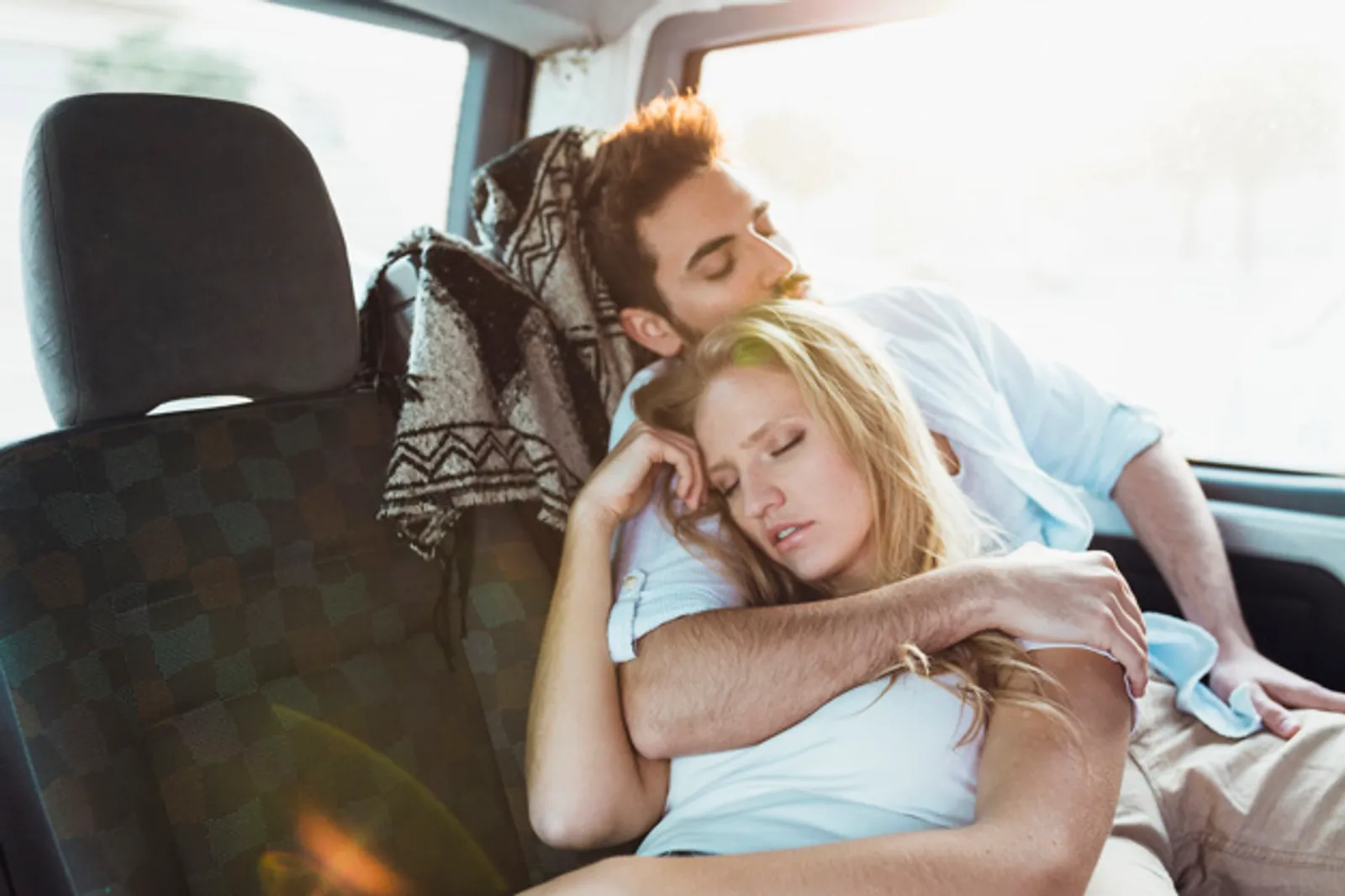 10 Ide Kegiatan Romantis yang Bisa Dilakukan Saat Bulan Madu