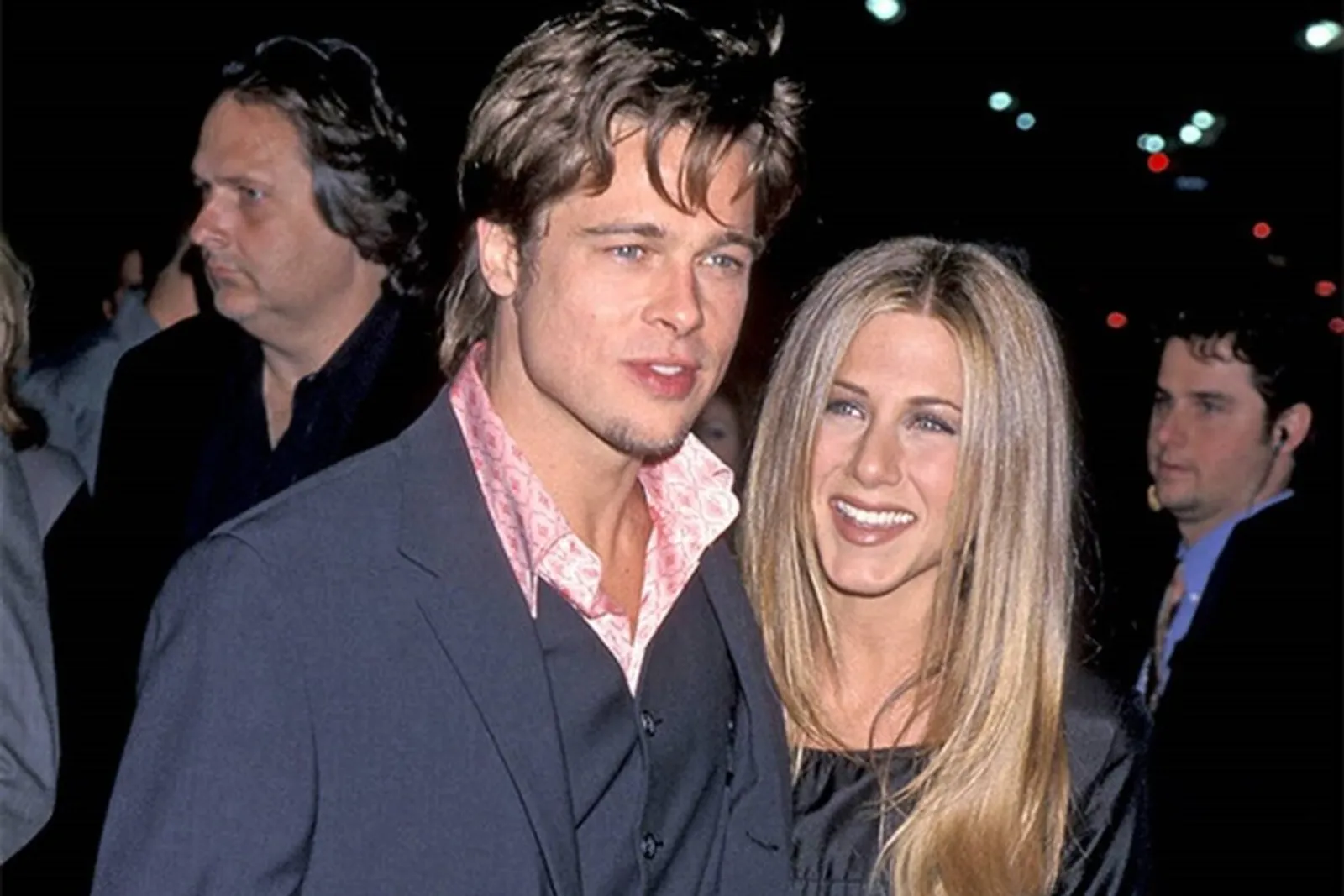 Diisukan Menikah, Ini Perjalanan Cinta Brad Pitt & Jennifer Aniston