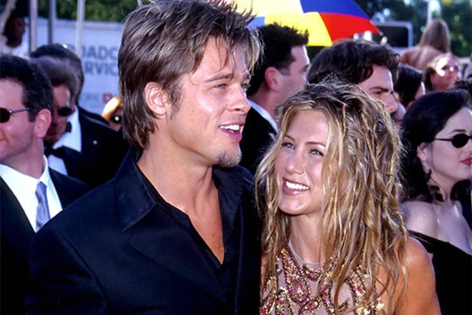 Diisukan Menikah, Ini Perjalanan Cinta Brad Pitt & Jennifer Aniston