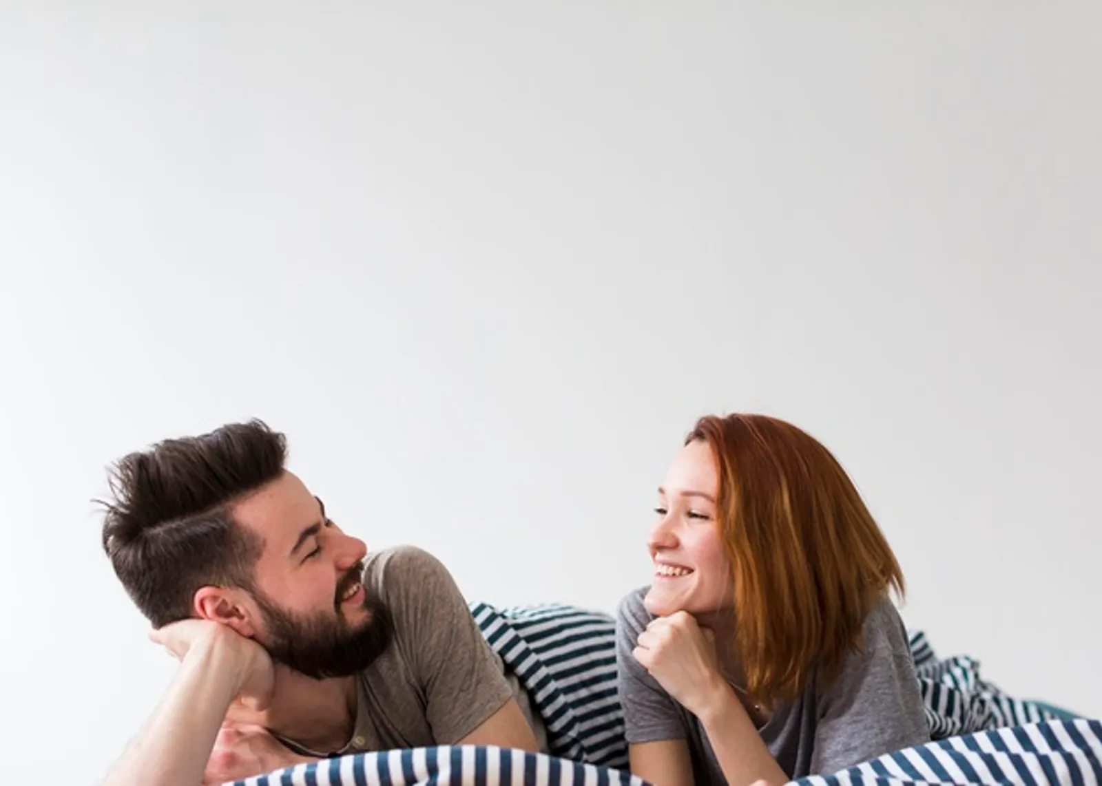 10 Tips Berkomunikasi dengan Jelas Bersama Pasangan Agar Tetap Serasi