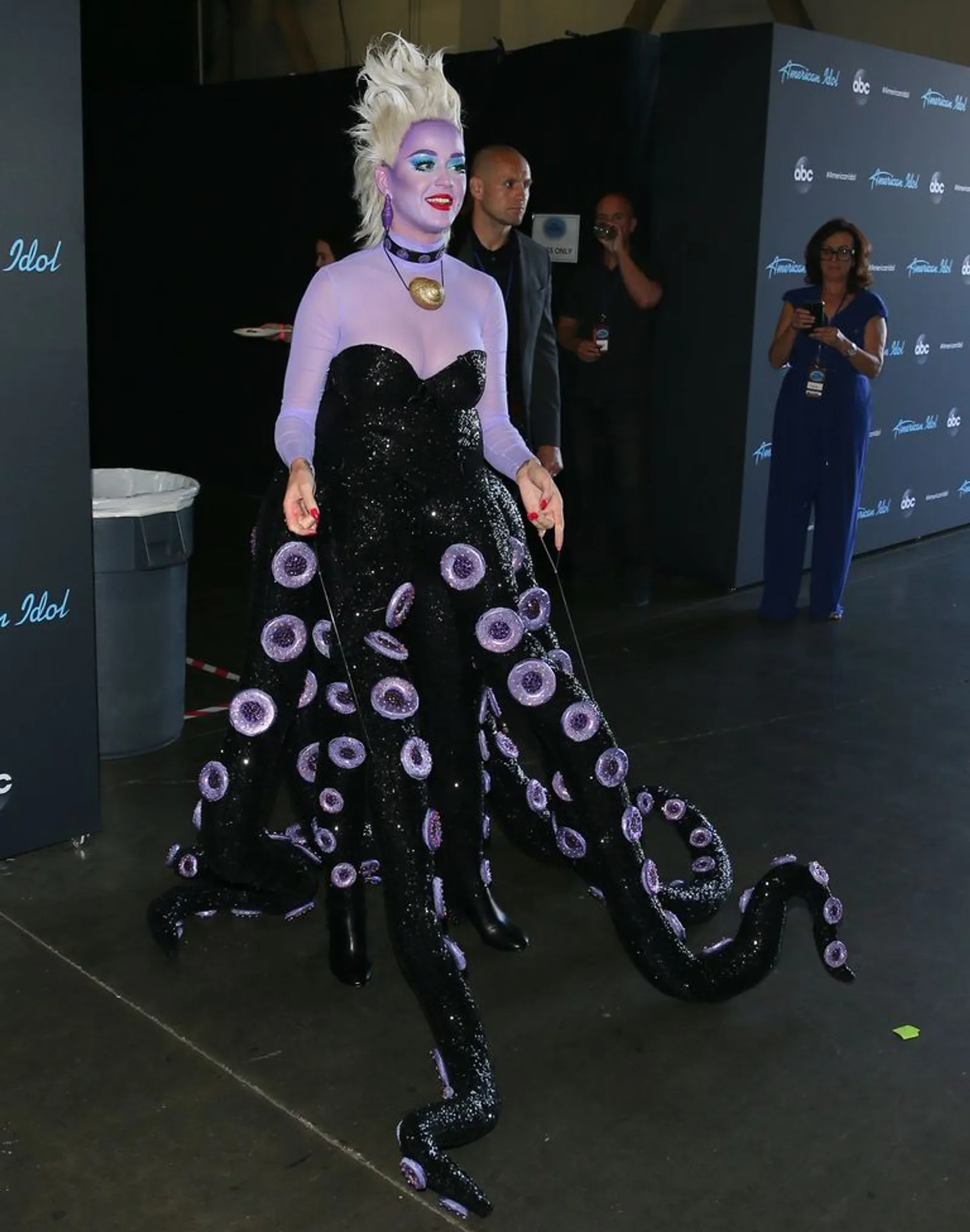 Deretan Kostum Nyeleneh yang Pernah Dipakai Katy Perry