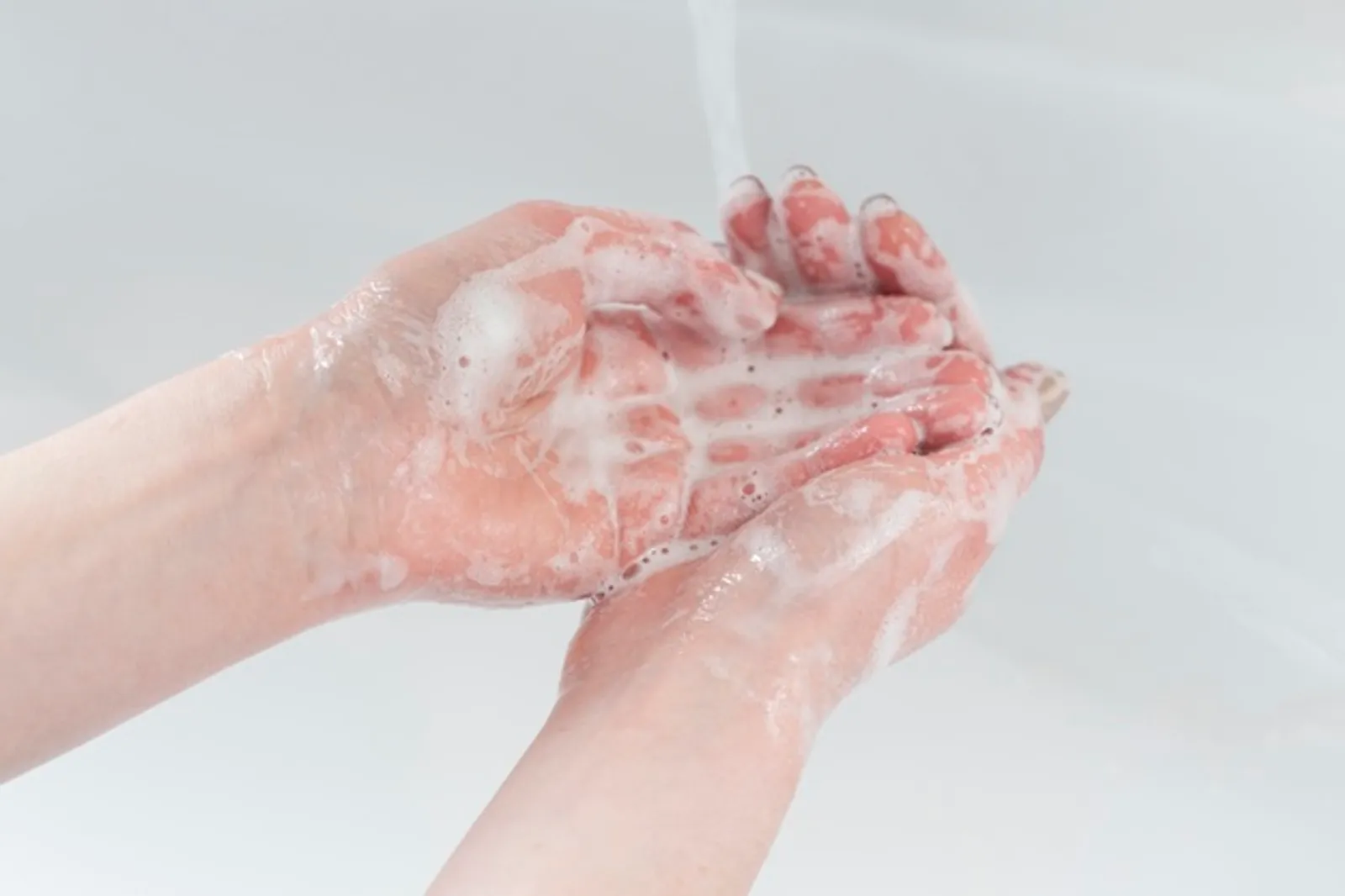 Ketahui Dampak Terlalu Sering Mencuci Tangan dan Cara Merawatnya