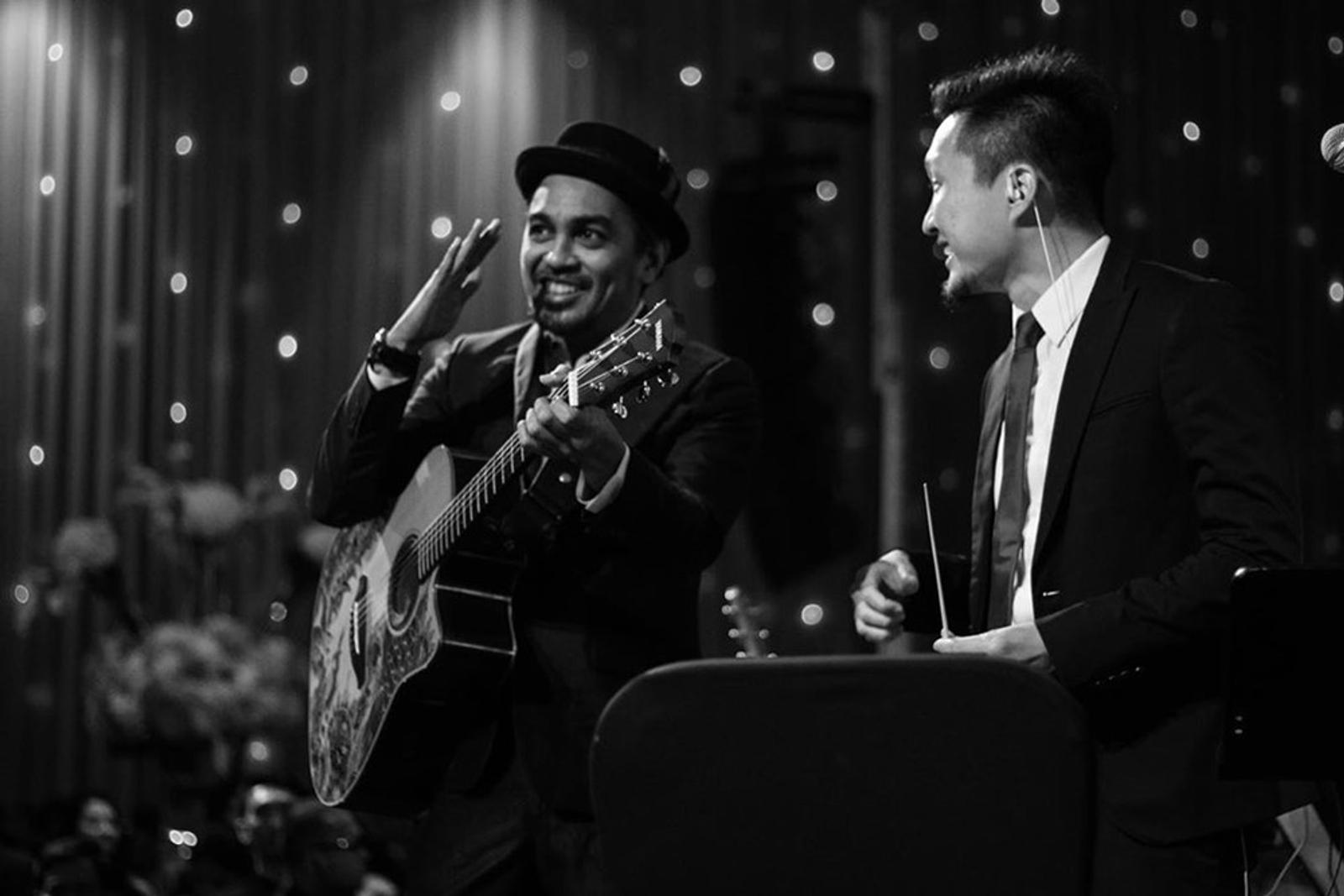 10 Potret Ini Gambarkan Kenangan Manis Glenn Fredly Bersama Sahabat