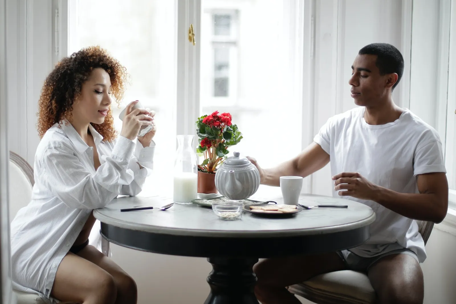 7 Tips Tetap Produktif dan Bahagia Saat Work From Home Bareng Pasangan