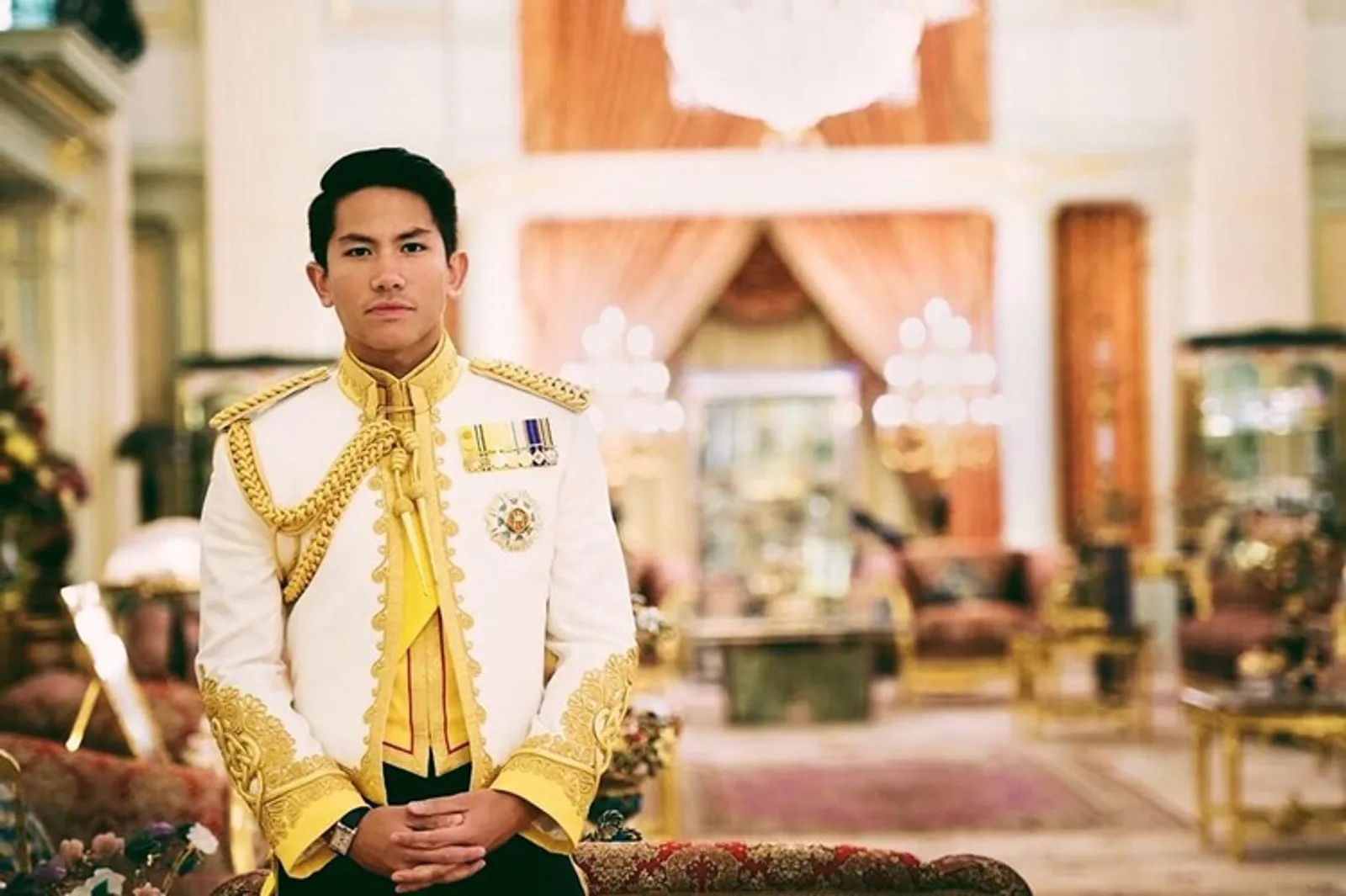 9 Pesona Pangeran Abdul Mateen yang Bikin Perempuan Jatuh Hati
