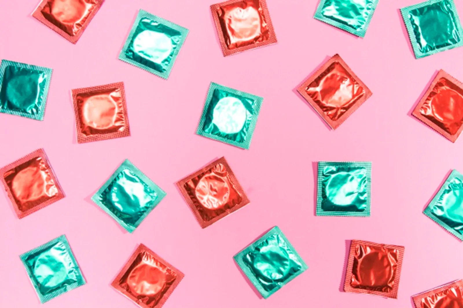 Oops! Ternyata Ini Alasan Kondom Bisa Robek Saat Berhubungan Seks