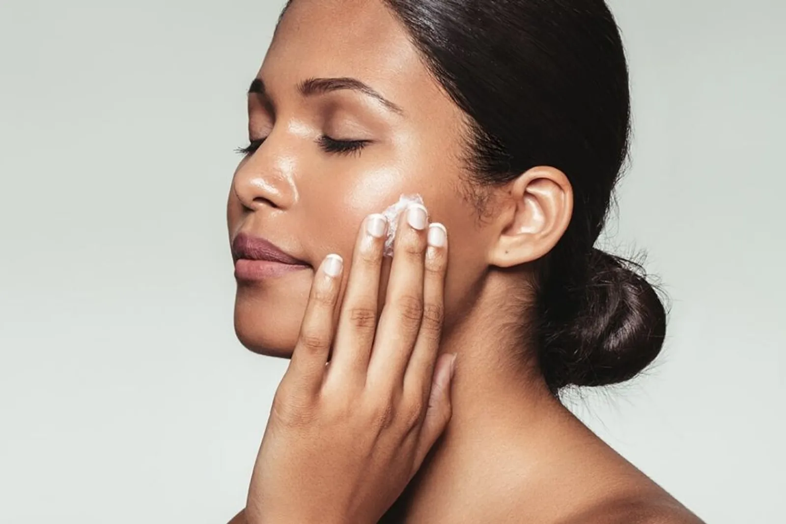 5 Tips Mengenalkan Skincare Baru Kepada Kulit 