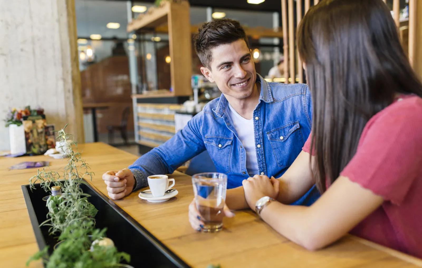 Solusi PDKT Bebas Canggung, Ini 7 Tips Flirting Penuh Percaya Diri