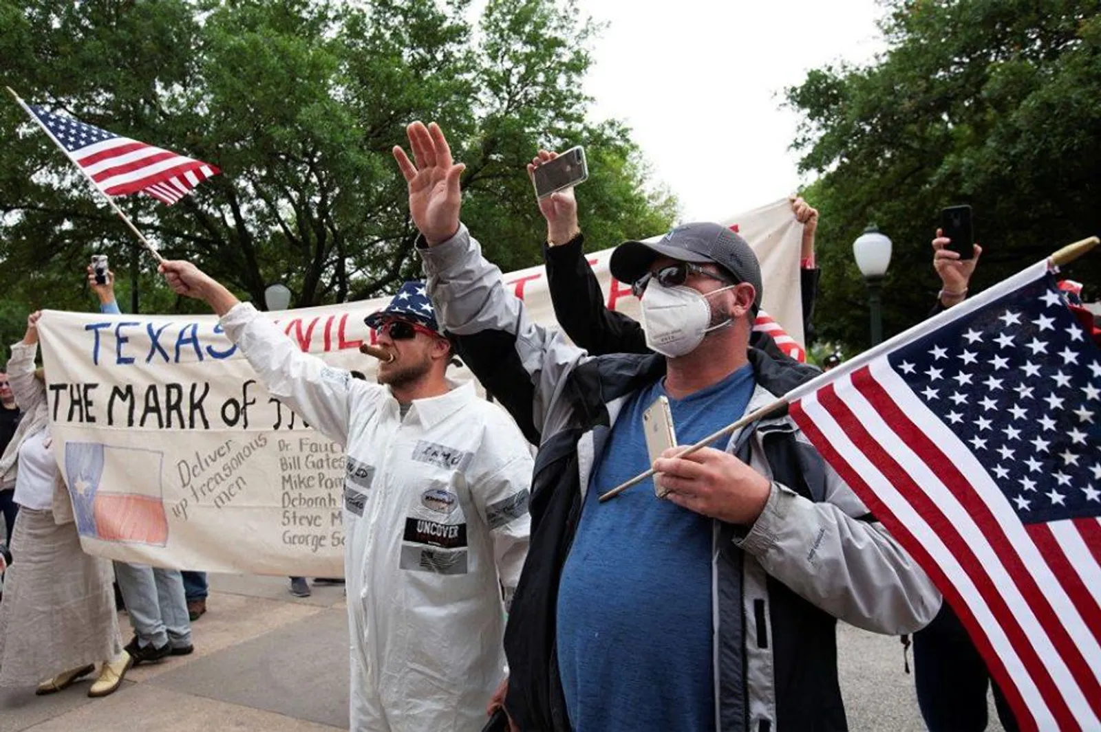 10 Foto Demonstrasi Menolak Lockdown & Penggunaan Masker di Texas AS