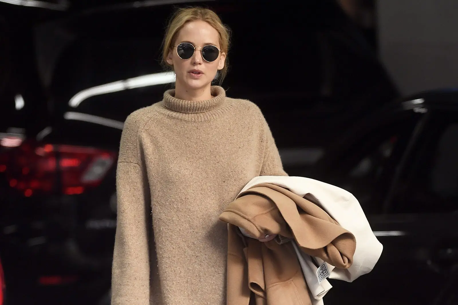 Tetap Keren, Begini OOTD Sehari-hari a La Jennifer Lawrence 