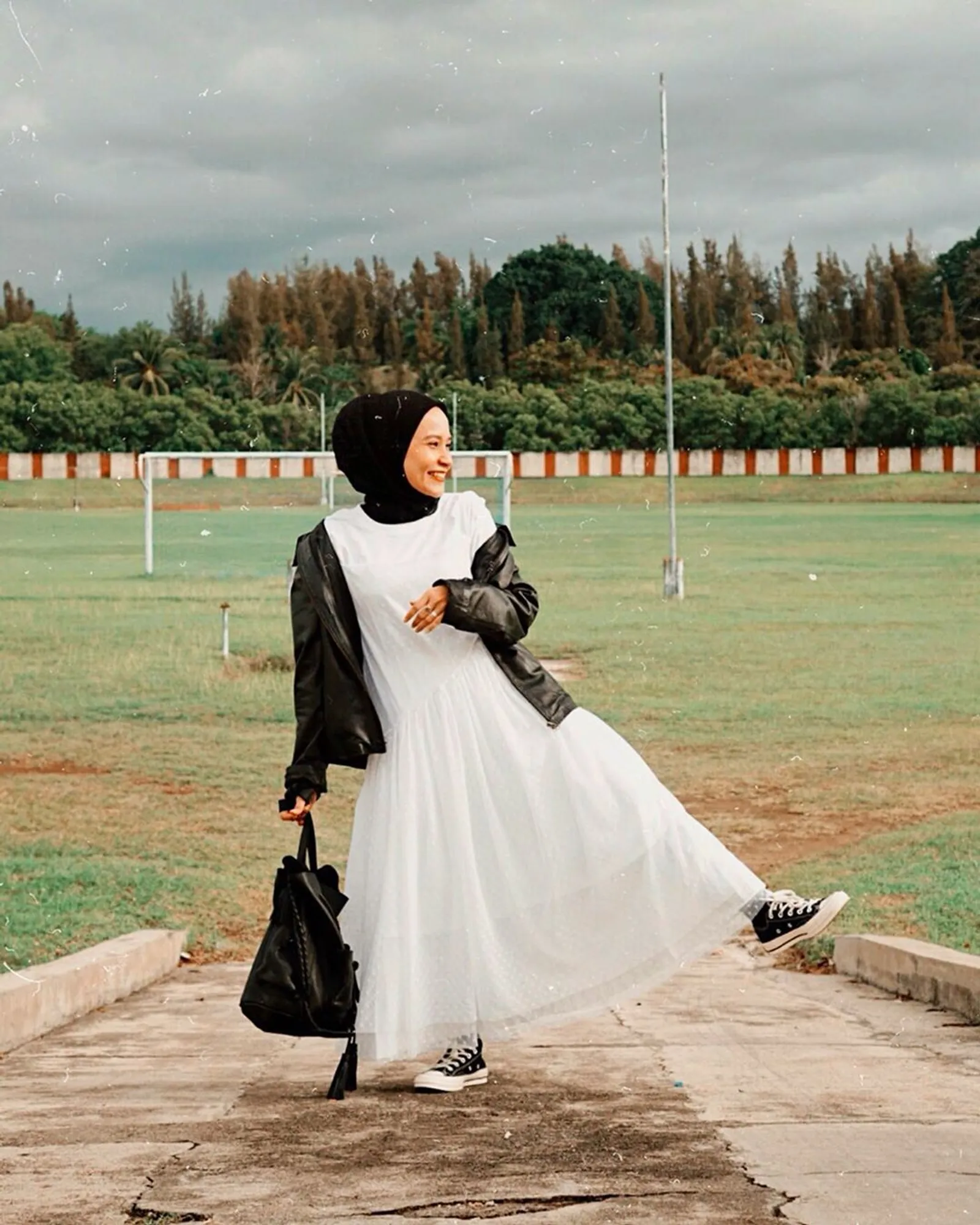 Tips Mix & Match OOTD Hijab Monokrom