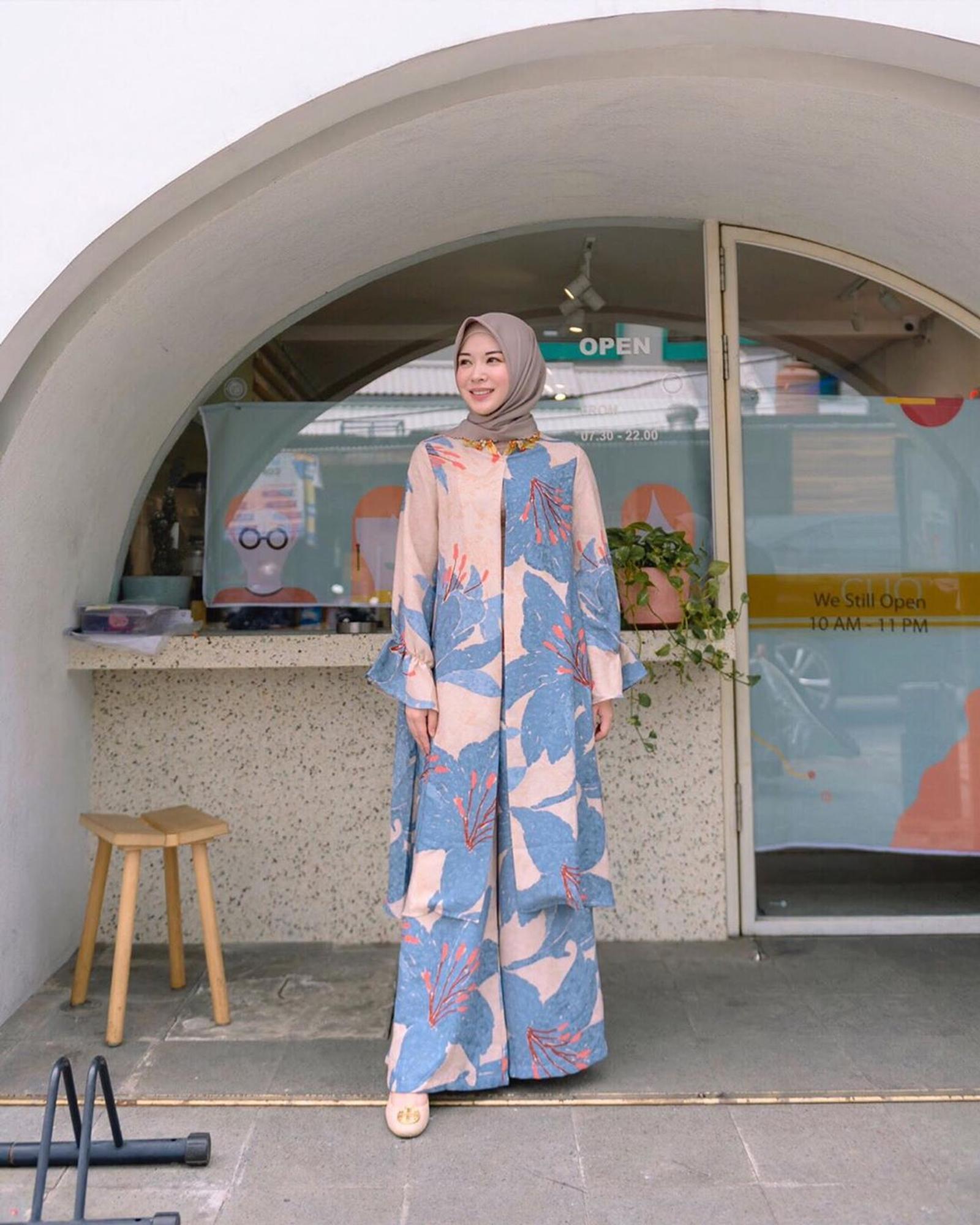 Contek Gaya Ayana Moon untuk OOTD Ramadan Tahun ini