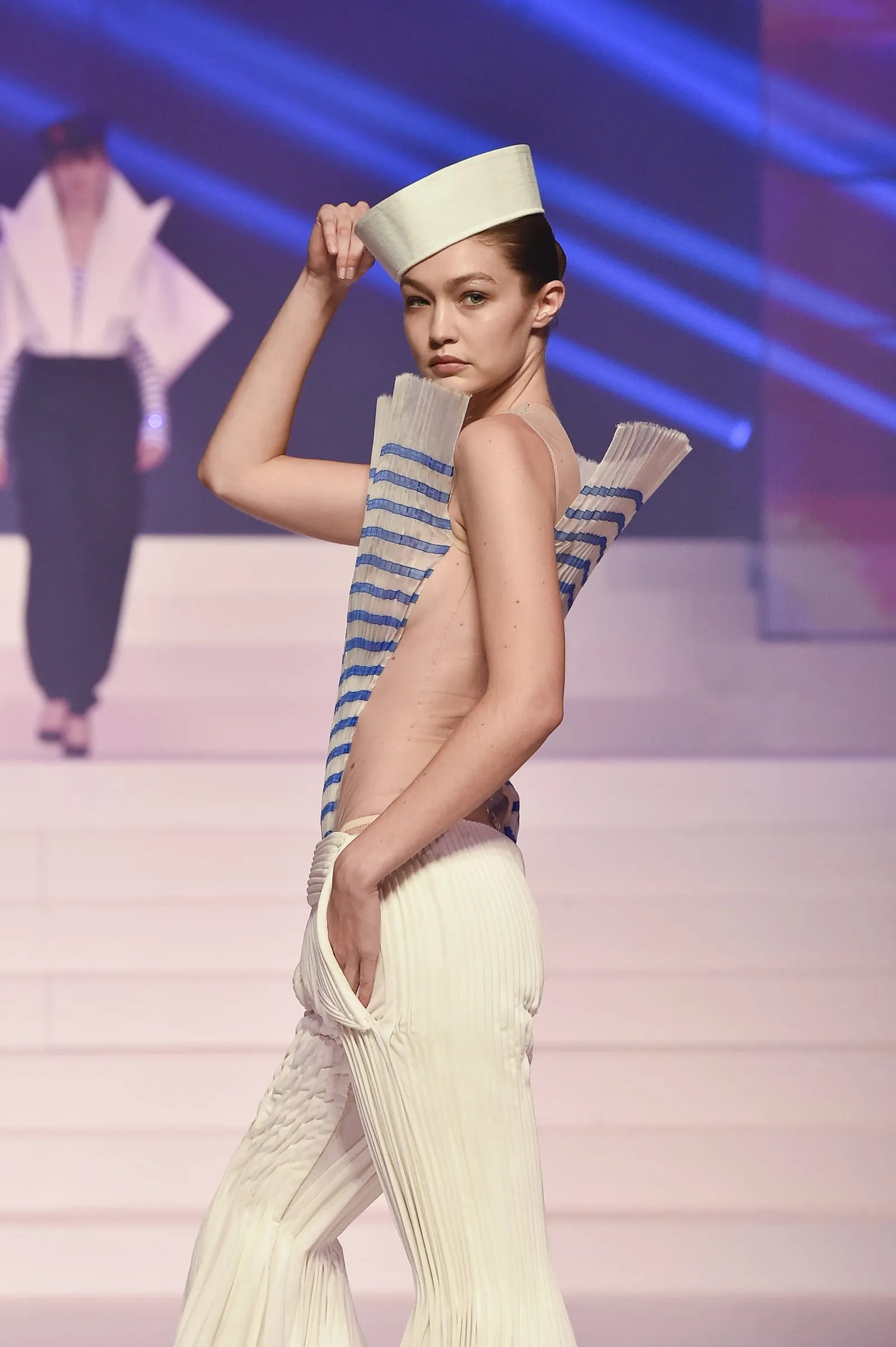 Diam-diam Hamil, Ini Fashion Show Terakhir Gigi Hadid