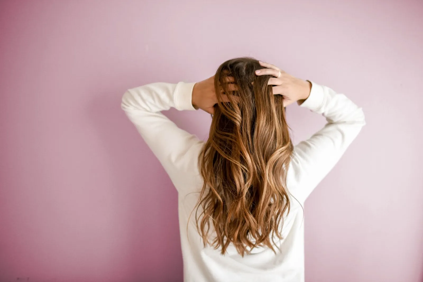 Anti Bau Apek, Begini 5 Cara Hijabers Dapatkan Rambut Sehat 
