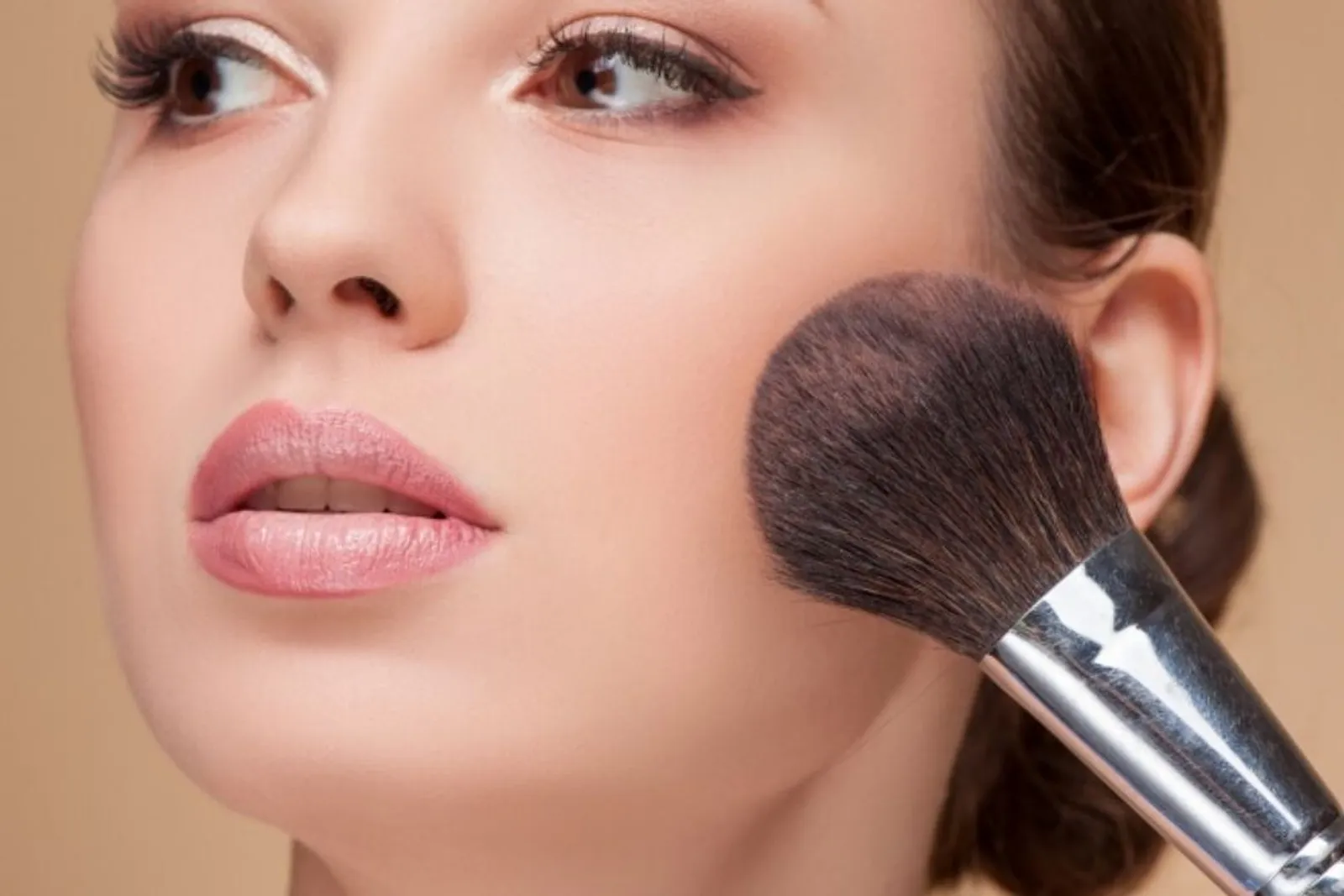 7 Tips Mengunakan Makeup Untuk Acne Prone Skin