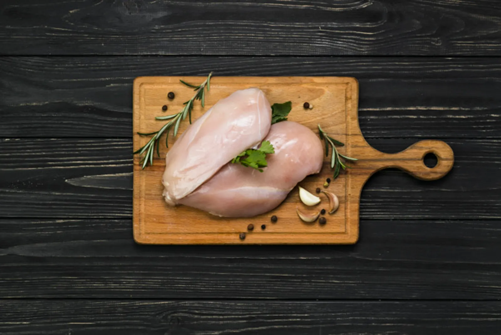 3 Metode Mencairkan Ayam Beku dari Freezer