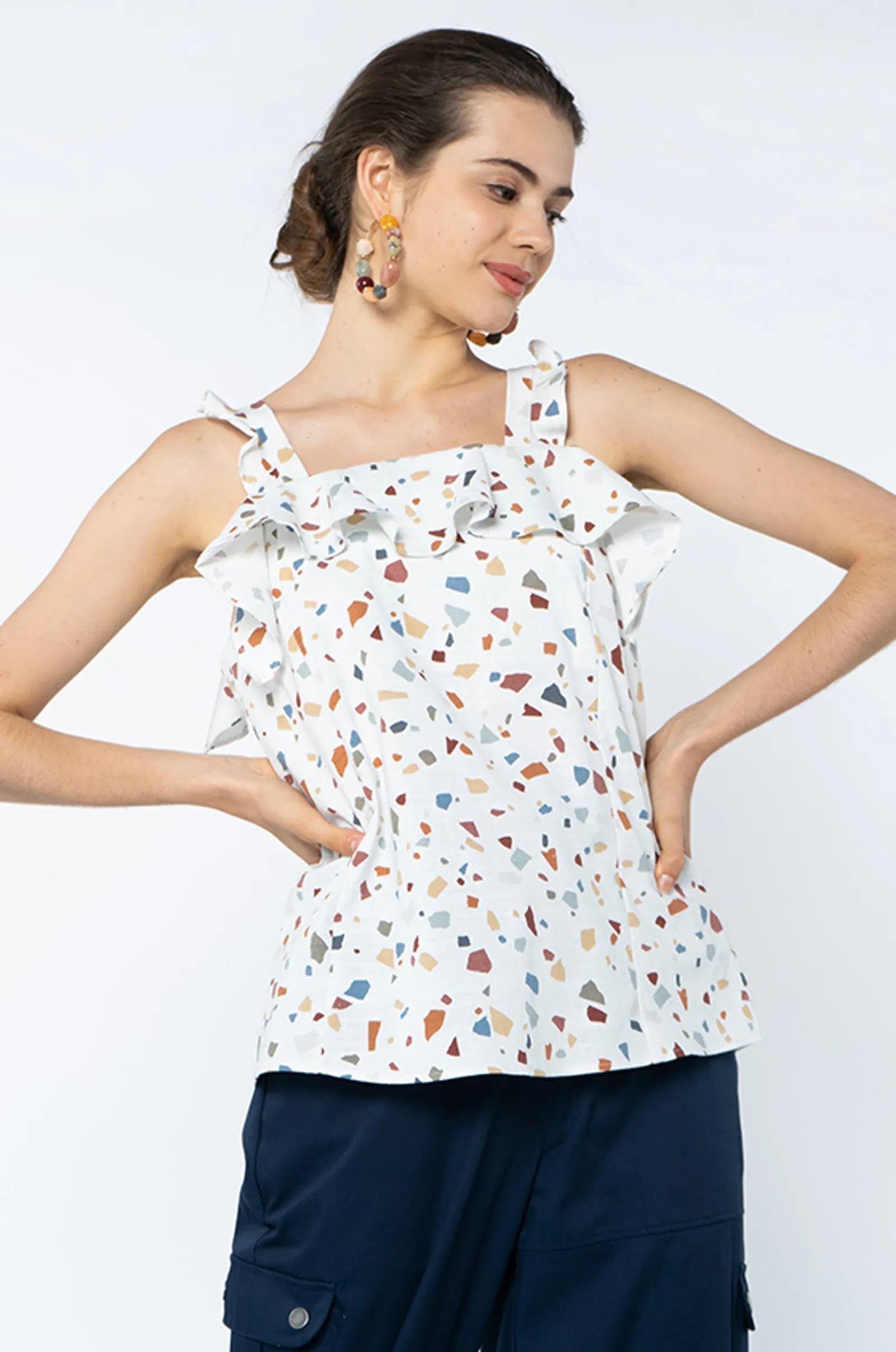 #PopbelaOOTD: Upgrade Koleksi Baju dengan Sleeveless Top Ini