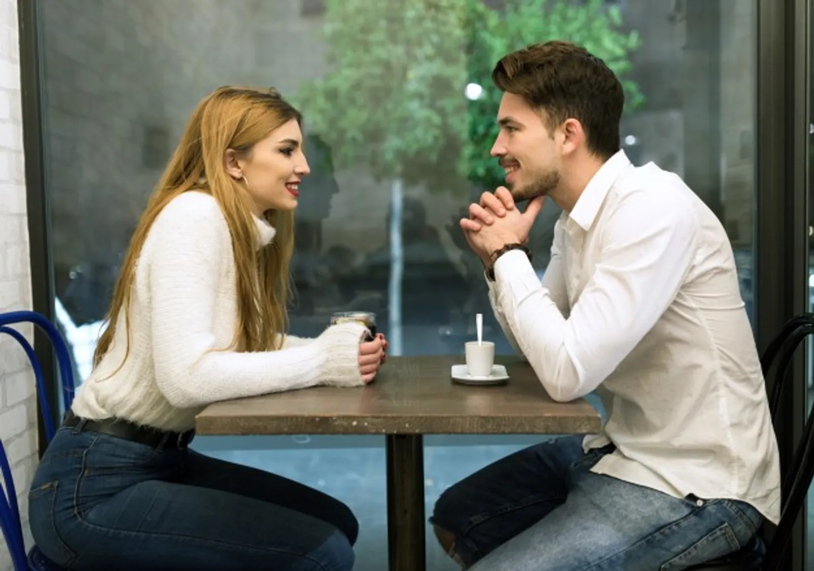 5 Cara Menarik Perhatian Si Dia yang Sedang Tak Mencari Cinta
