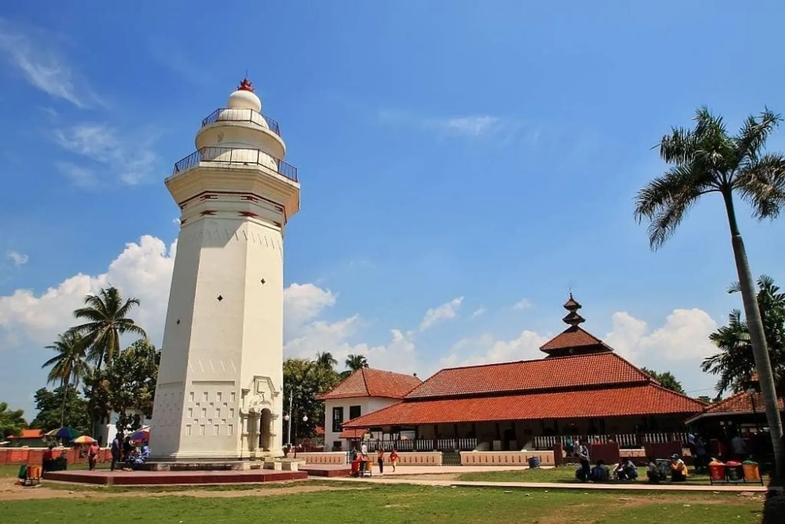 Bikin Adem Hati, Ini 9 Rekomendasi Wisata Religi di Banten